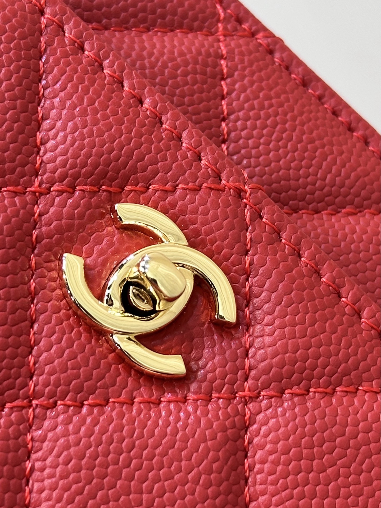 NO:674074,4241 The electroplated hardware supplied by customers has a mirror-like surface. This kind of meticulous craftsmanship cannot be achieved by ordinary small factories!  ,chanel wallet,chanel,wallets198609094241 客供的电镀五金,每一个五金表面但是镜面感,这种细致的工艺,不是一般小工厂可以做到的！,chanel钱包,chanel,wallets,欧美剧