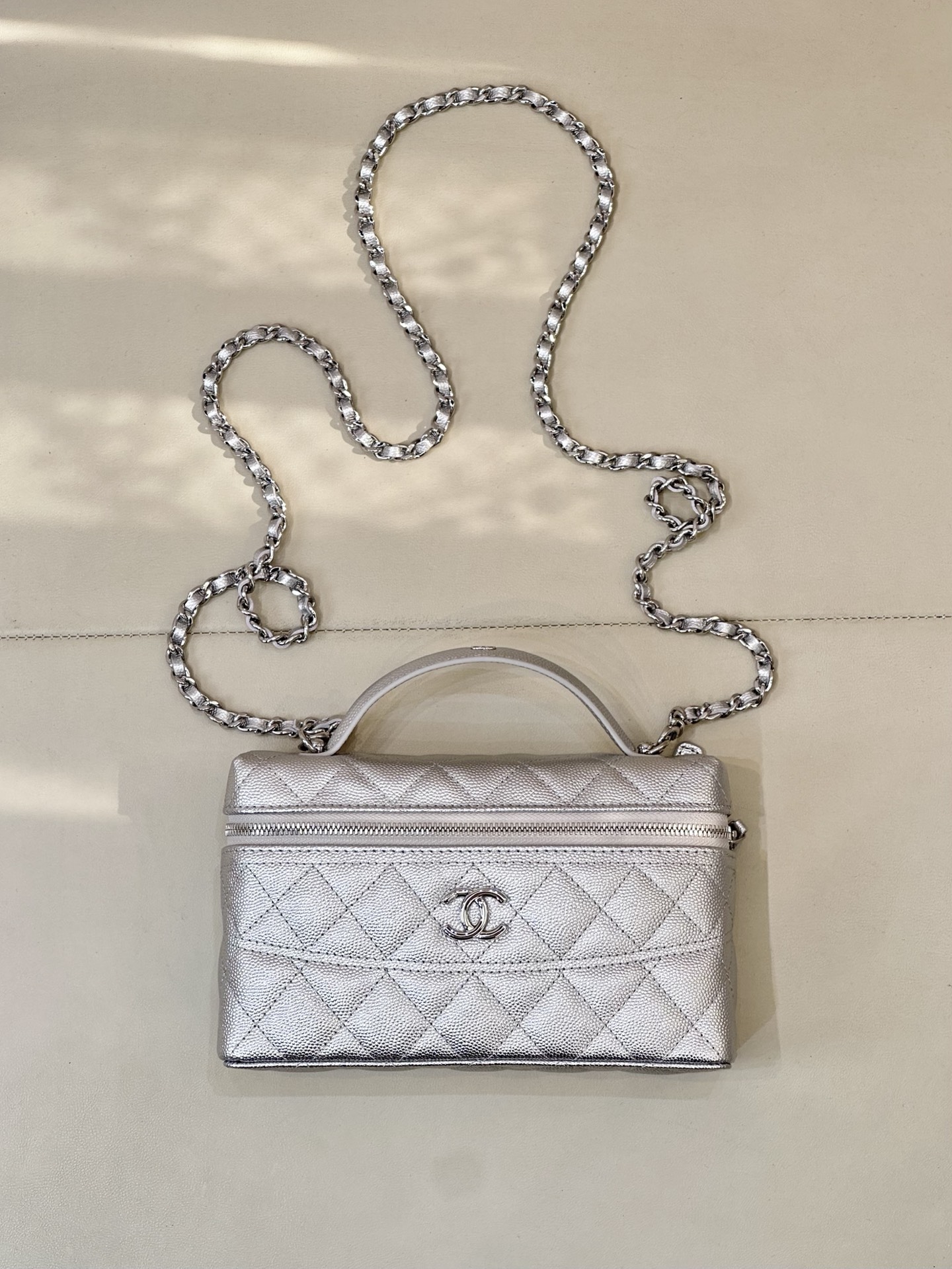 Recientemente se lanzó el 4407 25C. Contiene muchas bolsas pequeñas, lo cual es muy popular. ¡Hoy en día, esta lonchera…