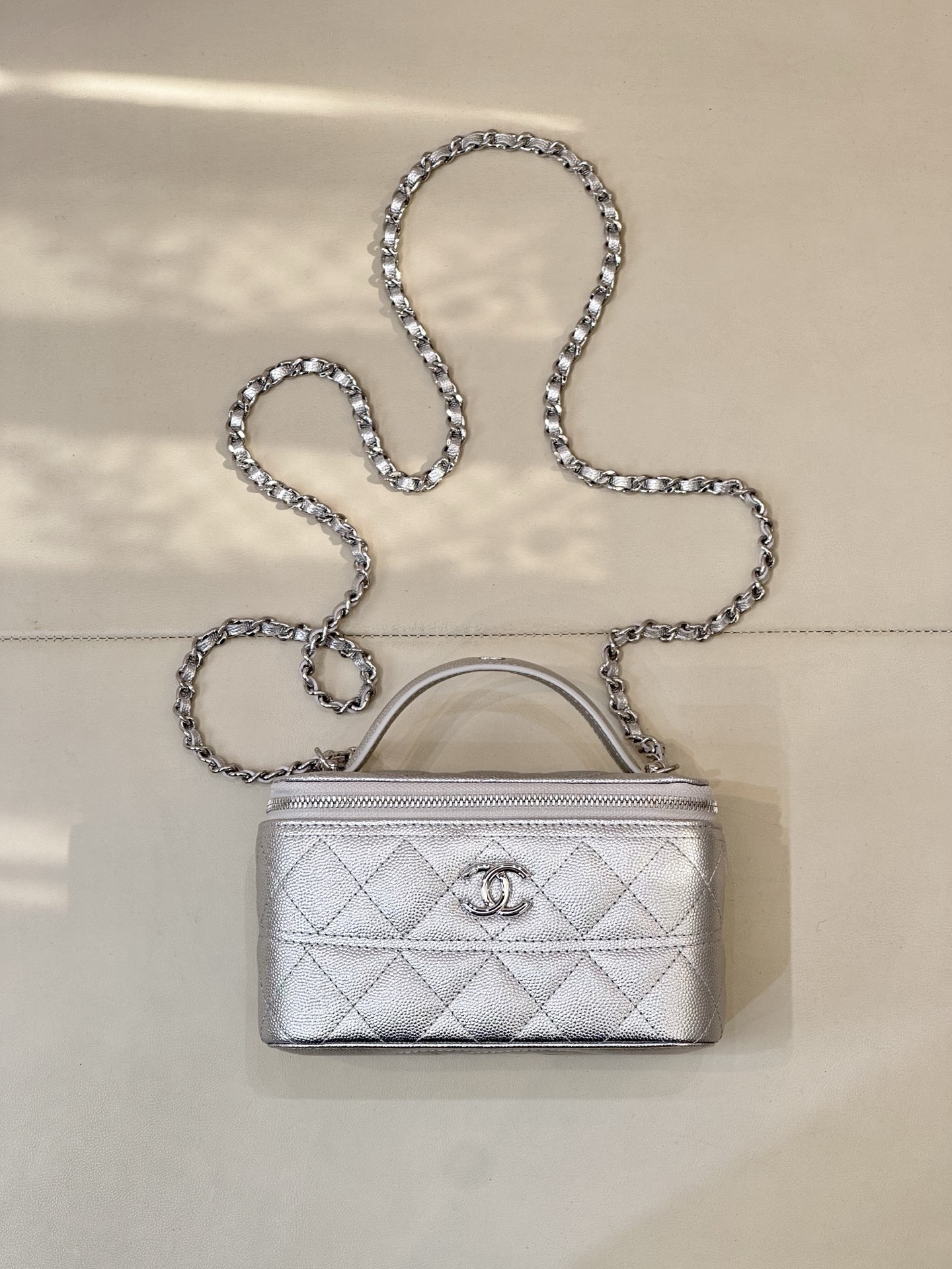 4404 ¡Bolsa de caja de cosméticos Chanel 25C! ¿El nuevo modelo de este año? Supongo que este bolso será popular🔥. Un b…