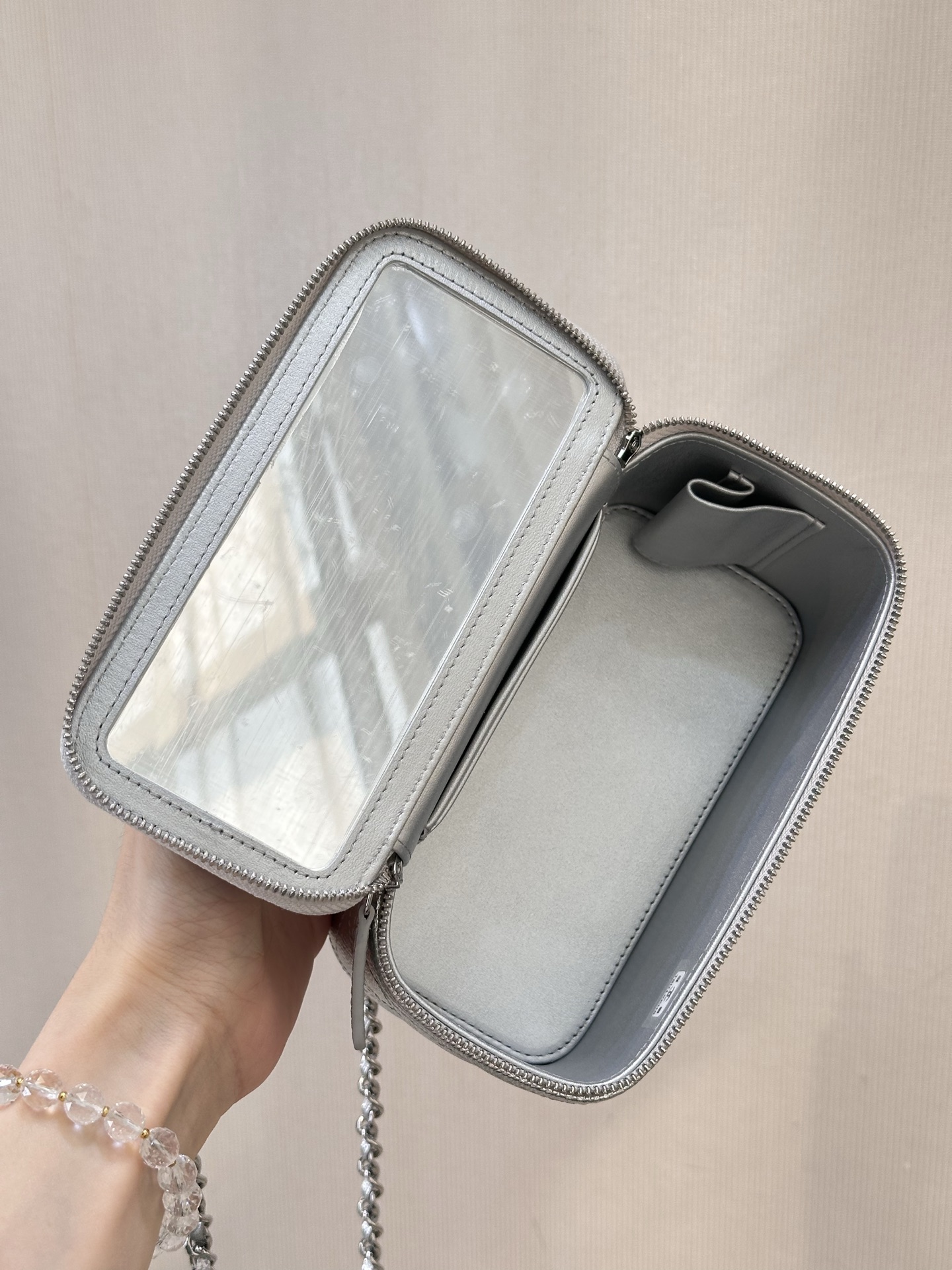 4404 Piel de vacuno Lychee, ¡el “bolso caja con asas” del que nunca te cansarás! Realmente súper lindo. Equipado con un…