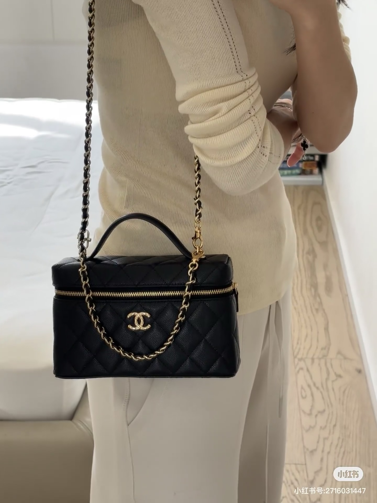5020 CHANEL26C Hebilla IP dorada en relieve, que desbloquea múltiples métodos de transporte y agrega una hebilla de aju…