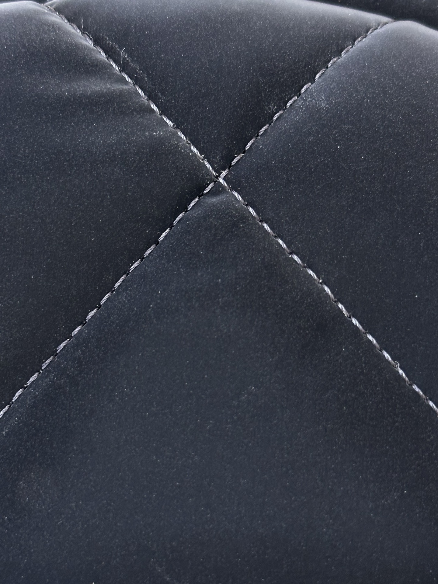 ¡El material del cuerpo de la bolsa 5679 es tela de nailon de terciopelo importada! Este tipo de tejido se fabrica pres…