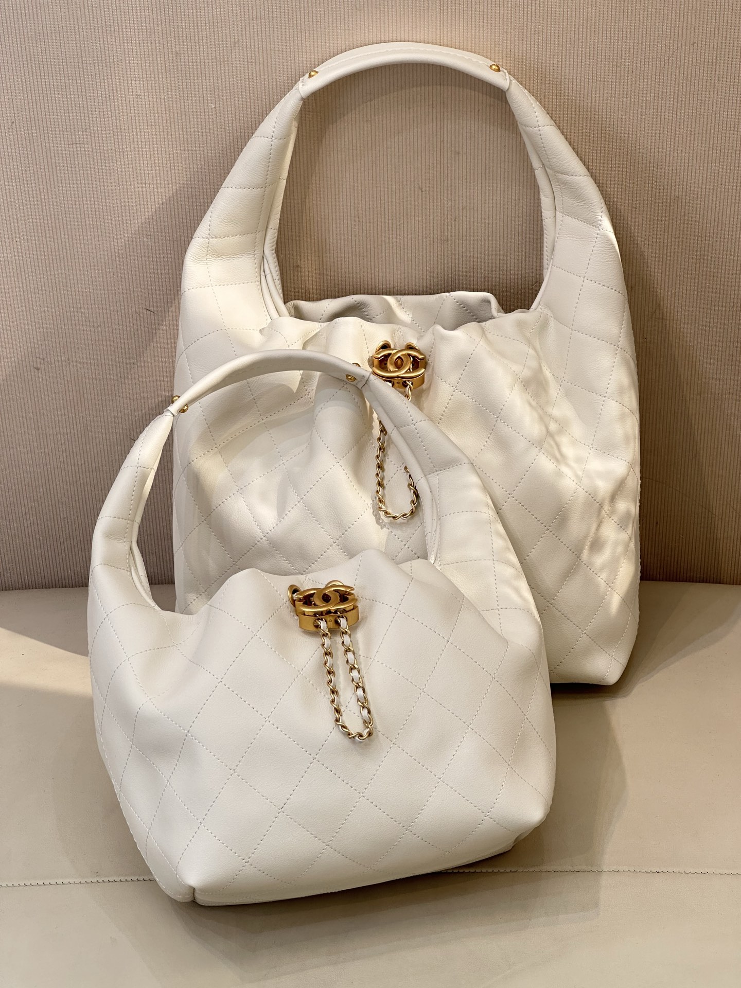 5976/5967 Bolso hobo hippie 26c. ¡Cuanto más lo uso, más me encanta! Cuando lo vi por primera vez, no me emocionó mucho…