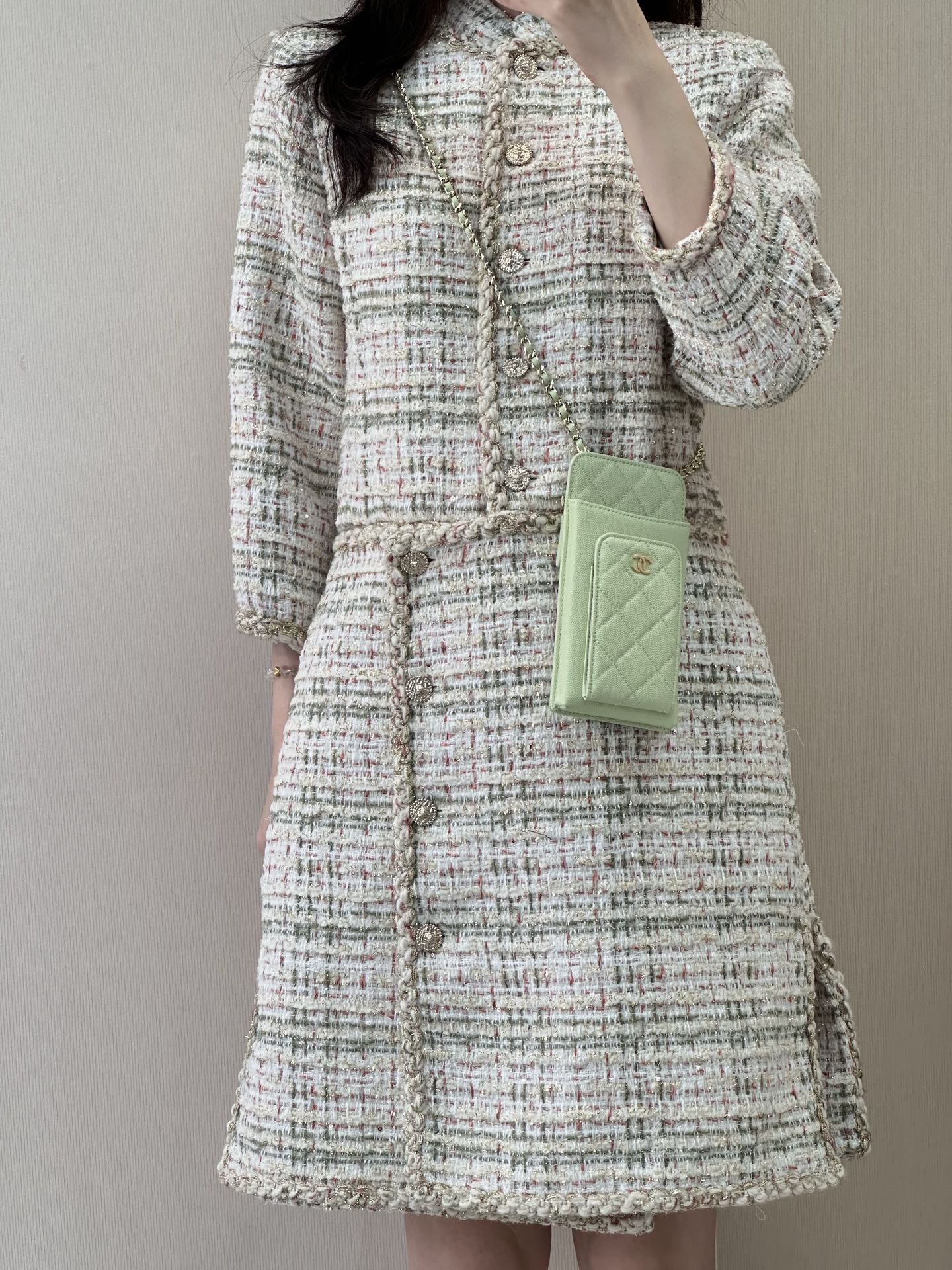 NO:853332,Green top, chanel wallet, chanel, wallets19860909绿色上身,chanel钱包,chanel,wallets,欧美剧