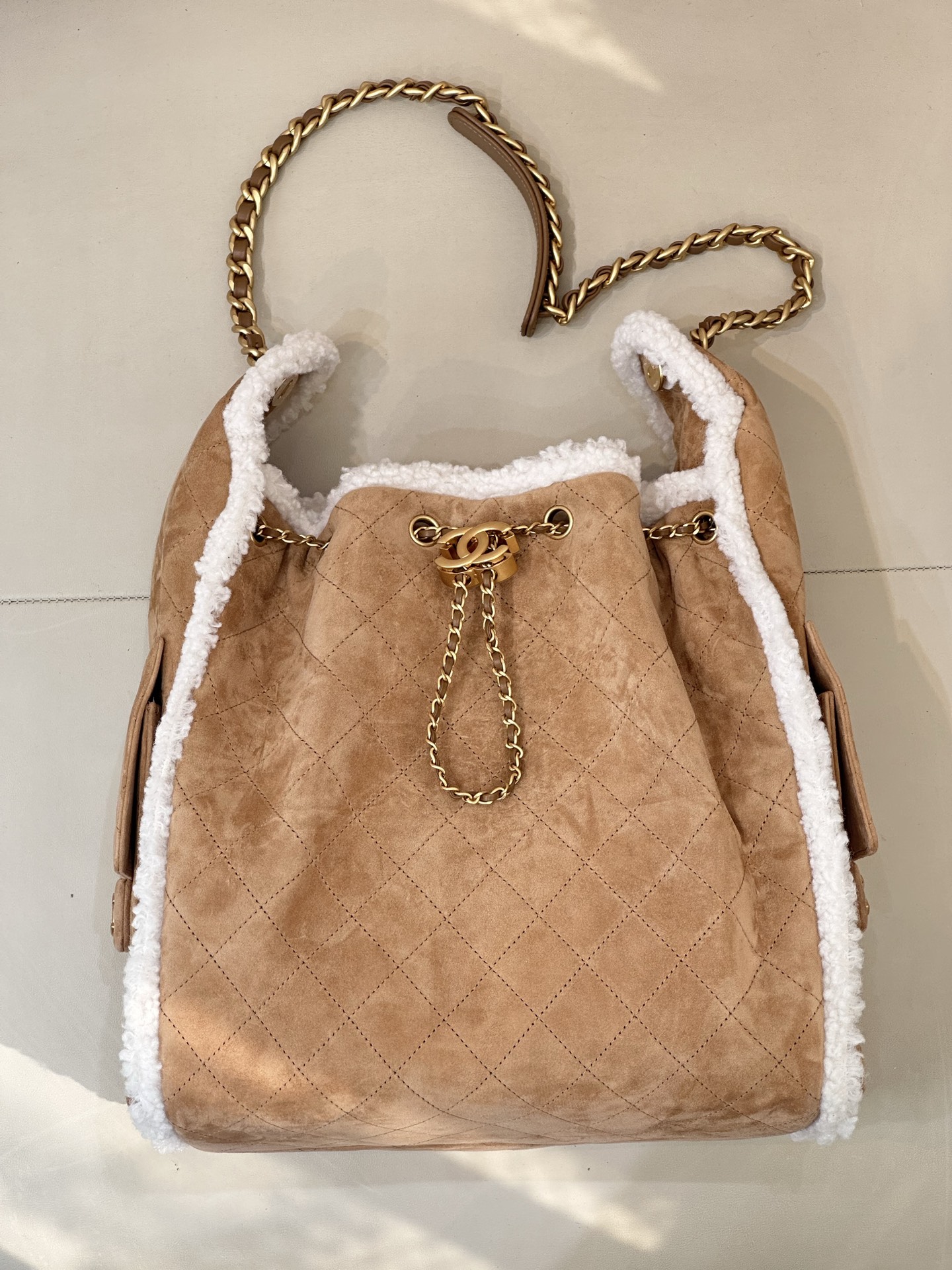 5311 ¿Han visto todos el avance de la serie otoño/invierno 25k de Chanel? Lo que llama la atención es que, además del r…