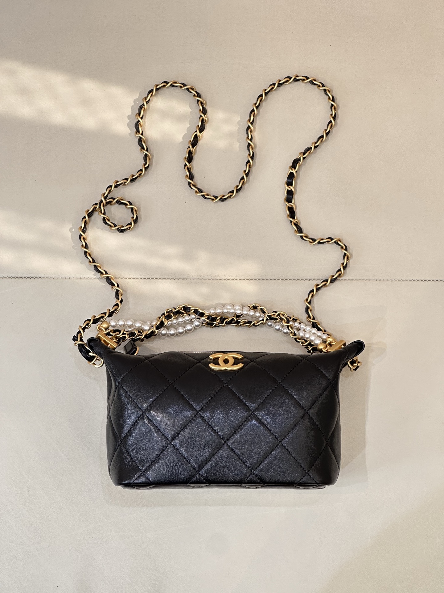 5898 Chane* Bolsa para lonchera con cadena de perlas Si desea comprar un nuevo estilo recientemente, que sea versátil y…