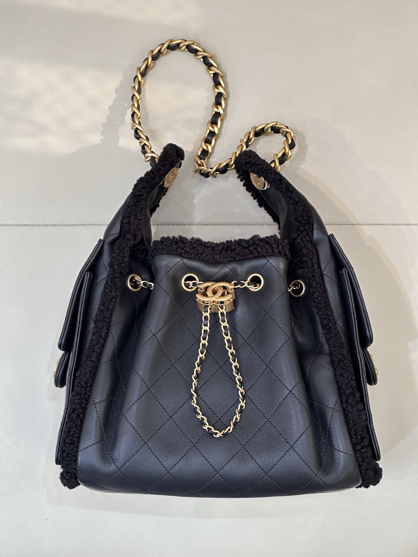 5293 ¿Han visto todos el avance de la serie otoño/invierno 25k de Chanel? Lo que llama la atención es que, además del r…