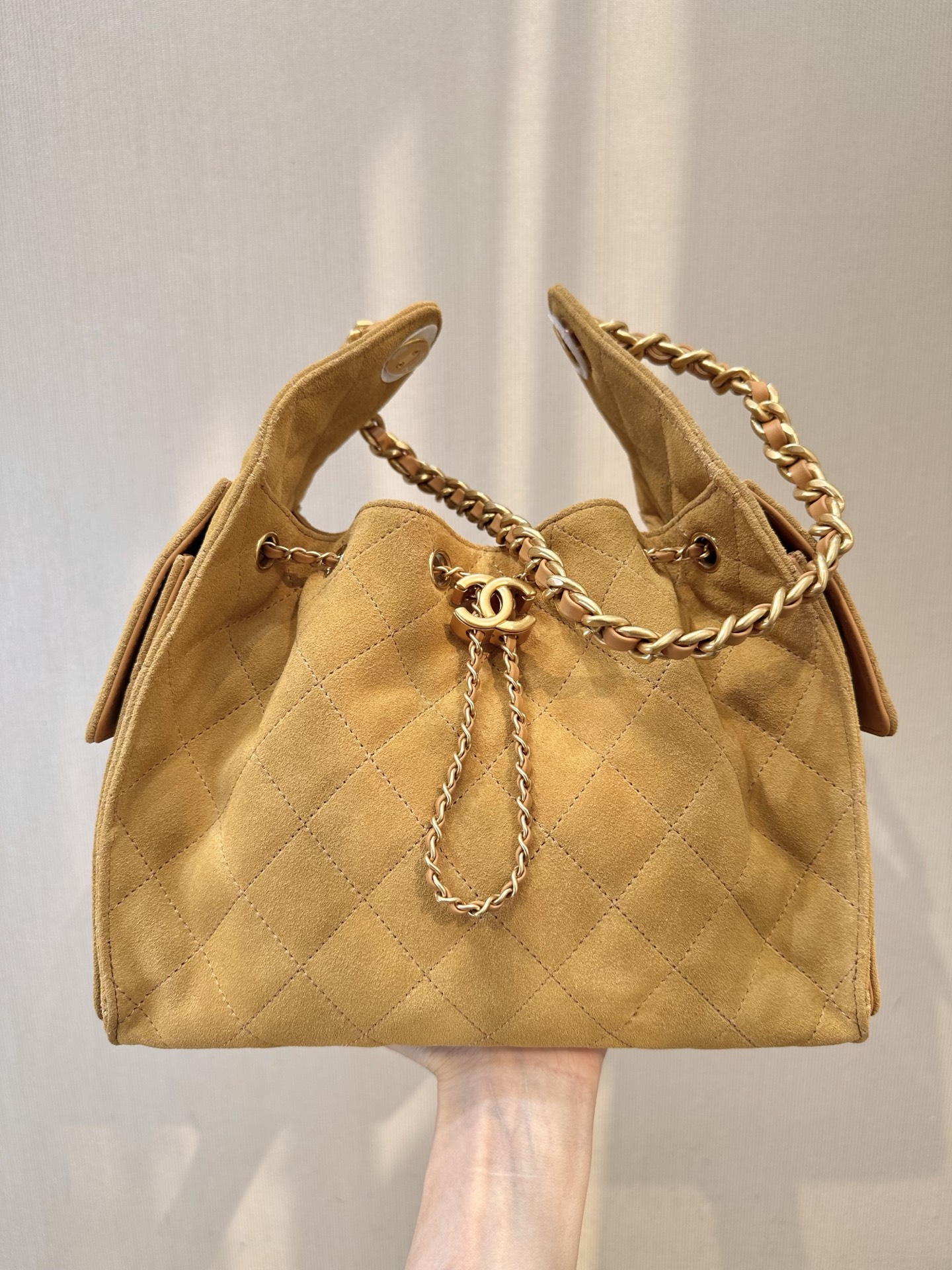 5293 Chanel25, otro bolso de Chanel que lleva el nombre de un número. Después de Chanel19 y Chanel22, hay otro bolso qu…