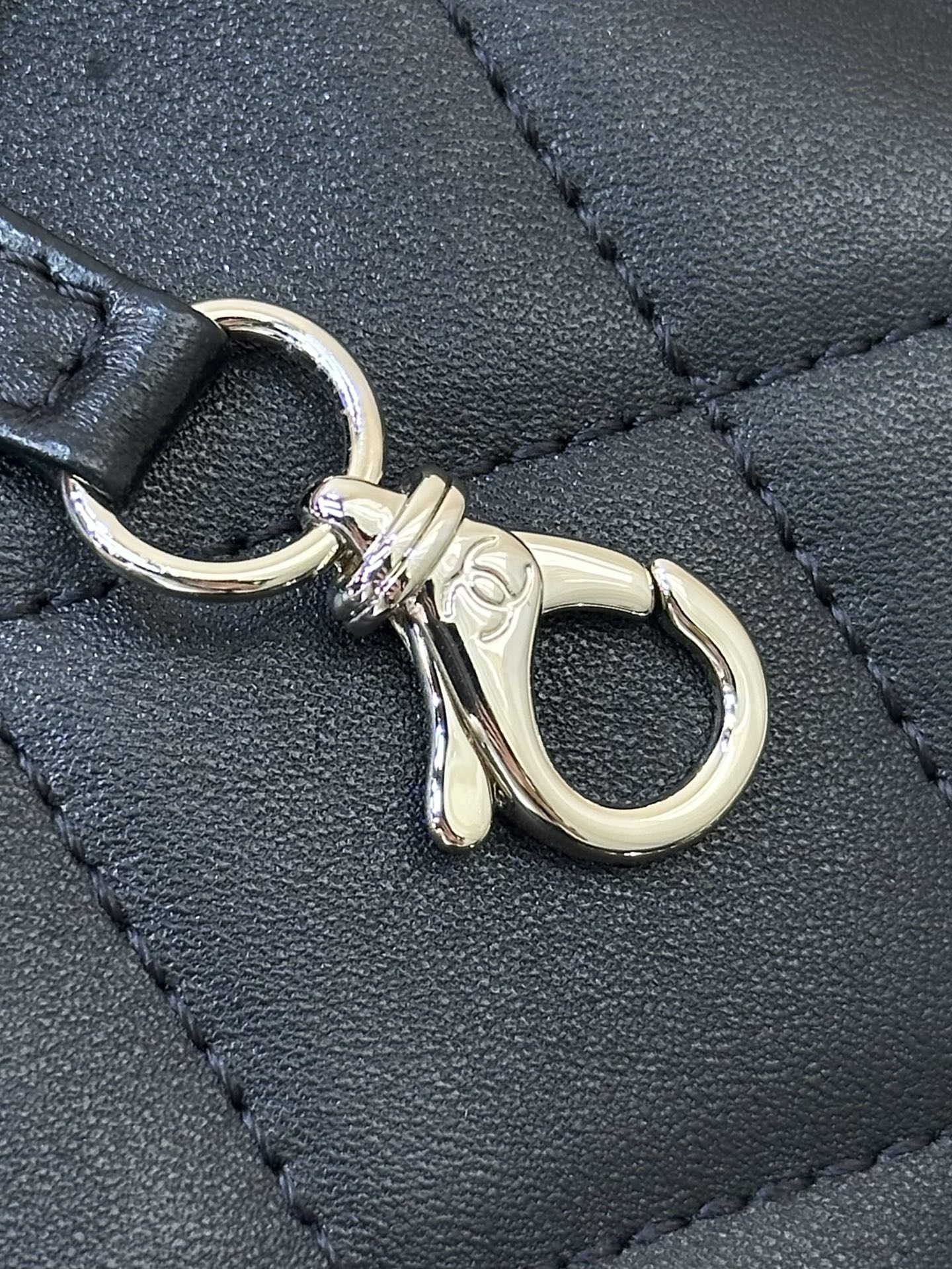 5952 包身全部拉菲草+进口小牛皮，包身轻盈又简洁，容量又很大！！好方便！！