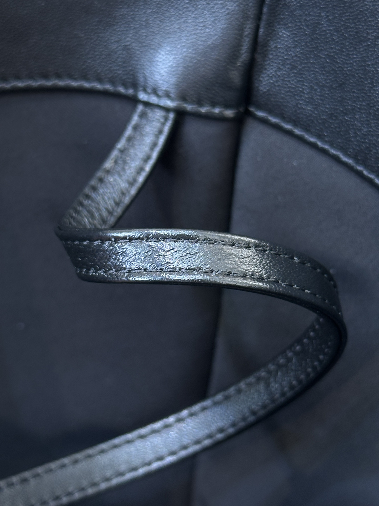 5952 包身全部拉菲草+进口小牛皮，包身轻盈又简洁，容量又很大！！好方便！！