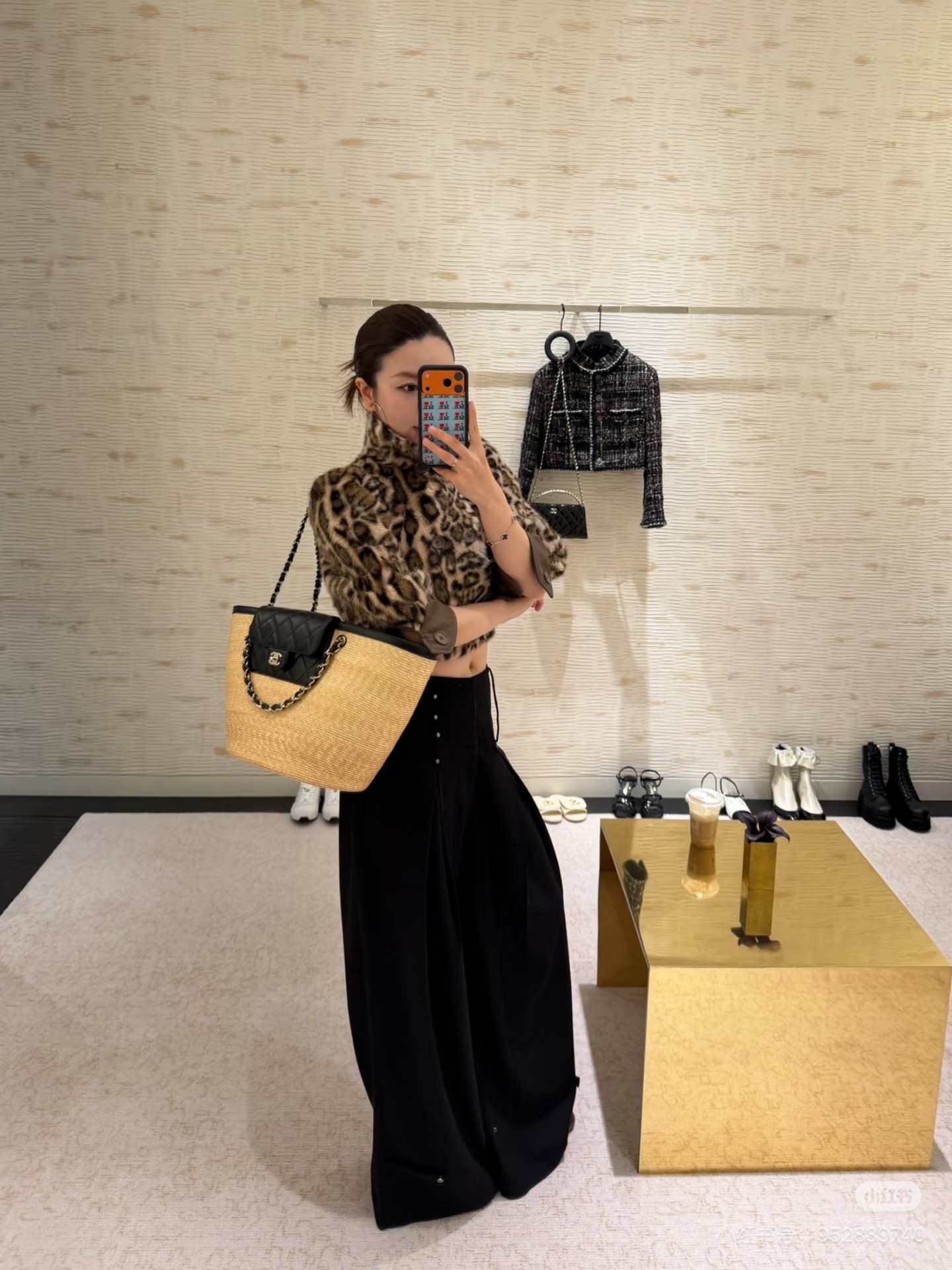 5952 提手是牛皮的，可以单肩也可以手拎，夏日出游、野餐、拍照凹造型真的少不了草编包