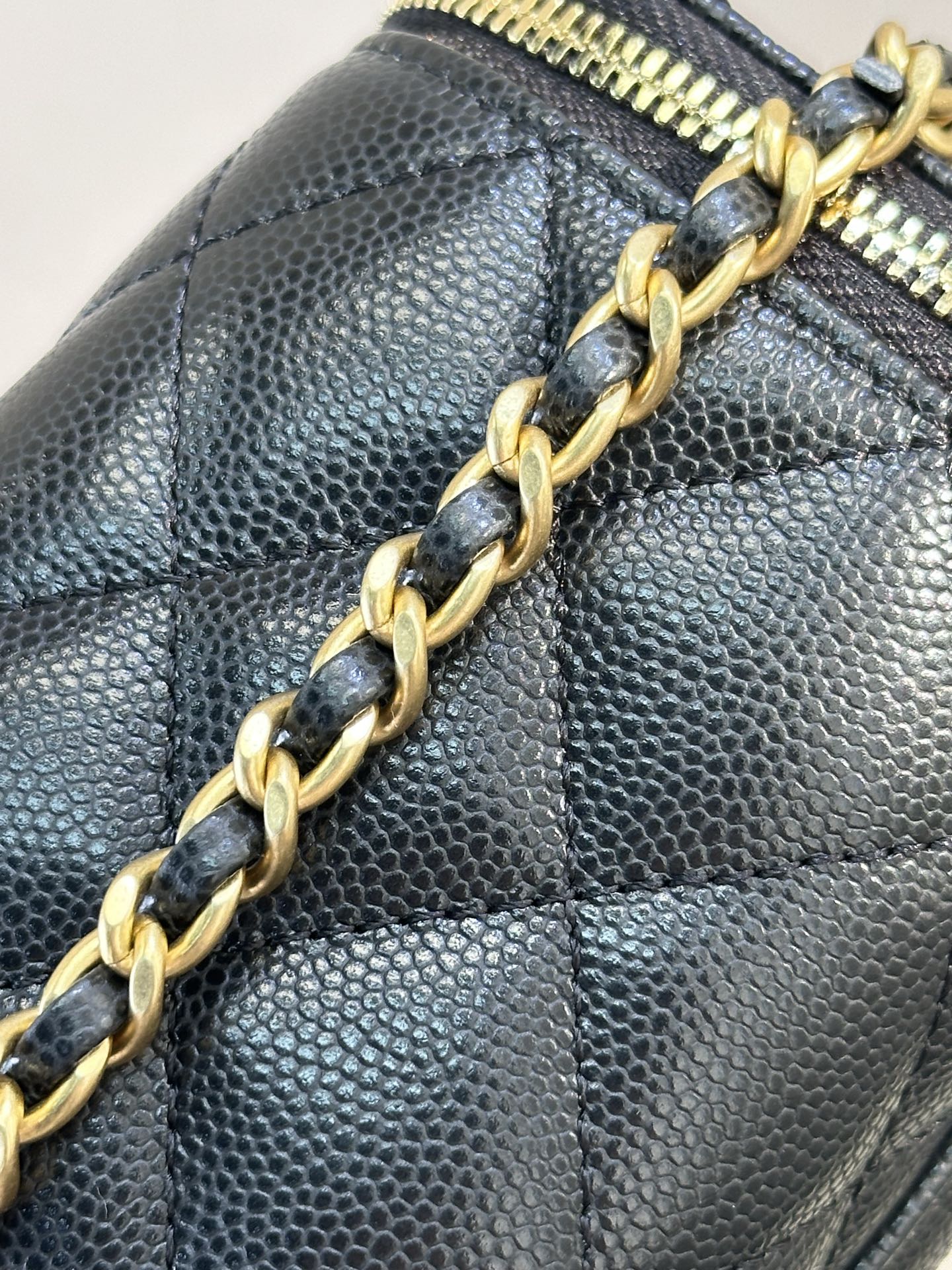 4799 手柄装饰双C标志扣超美，有链条有手柄，可斜挎可手拎，正式和休闲平衡的刚刚好
