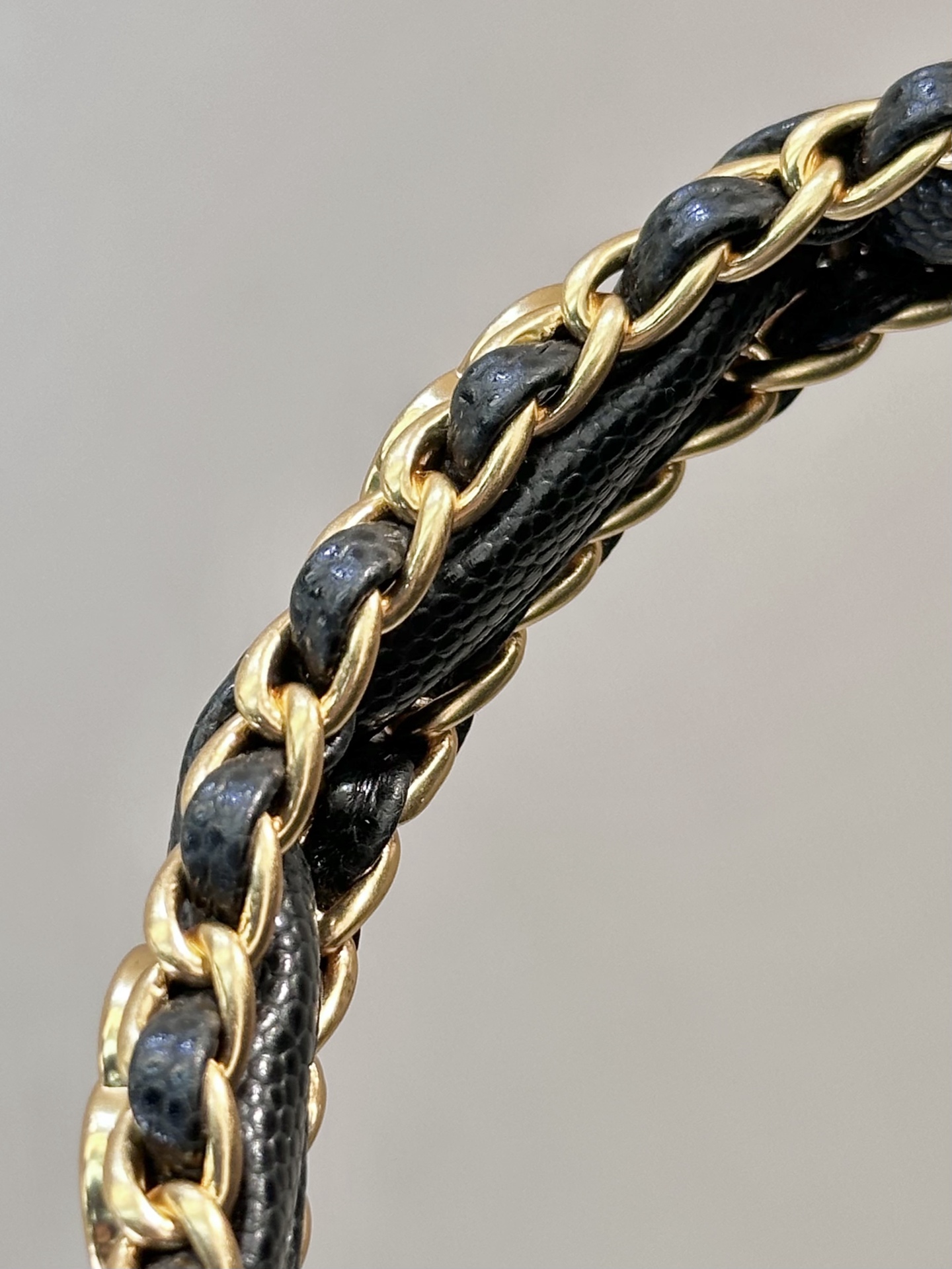 4799 手柄装饰双C标志扣超美，有链条有手柄，可斜挎可手拎，正式和休闲平衡的刚刚好
