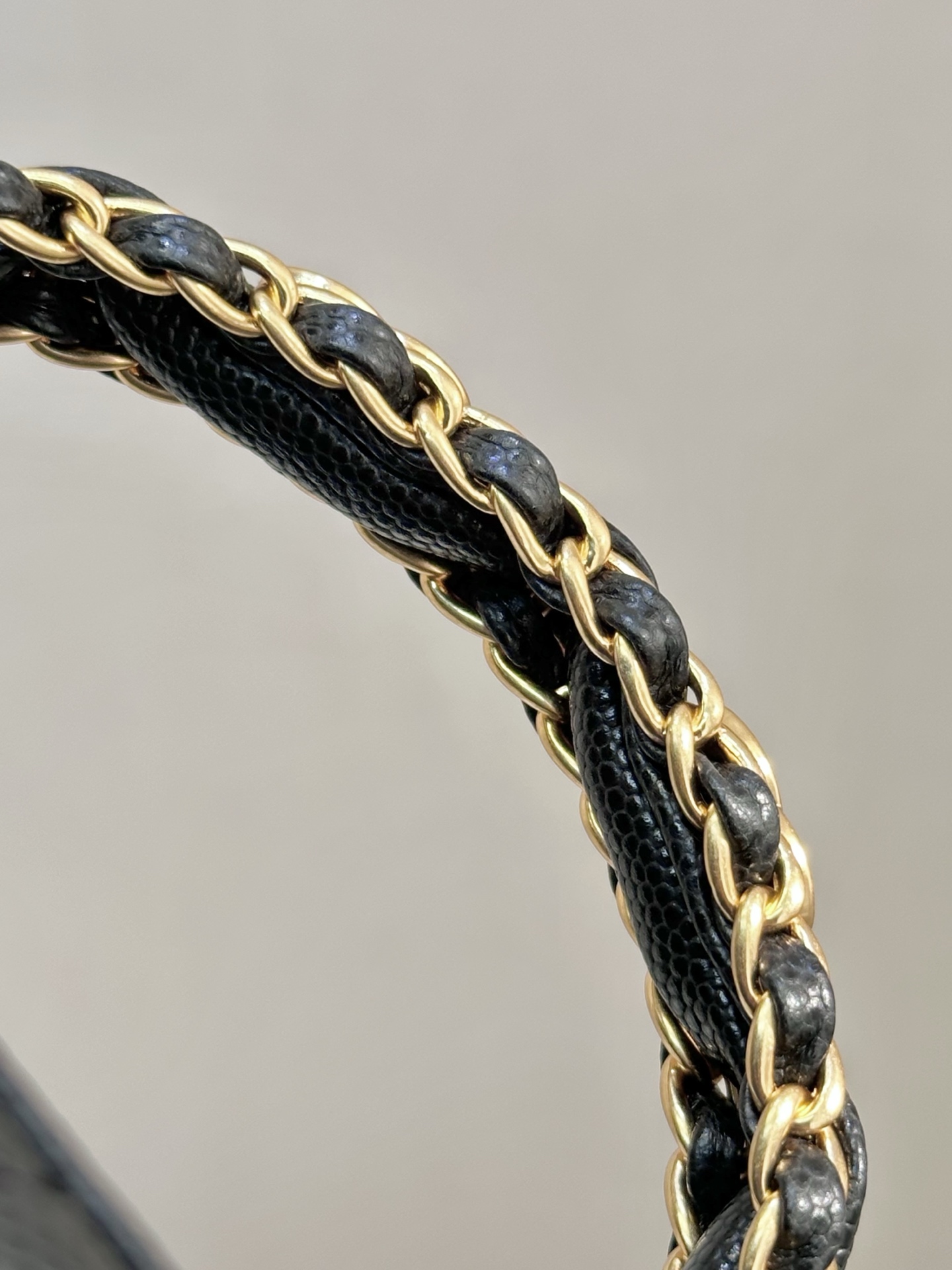 4799 手柄装饰双C标志扣超美，有链条有手柄，可斜挎可手拎，正式和休闲平衡的刚刚好
