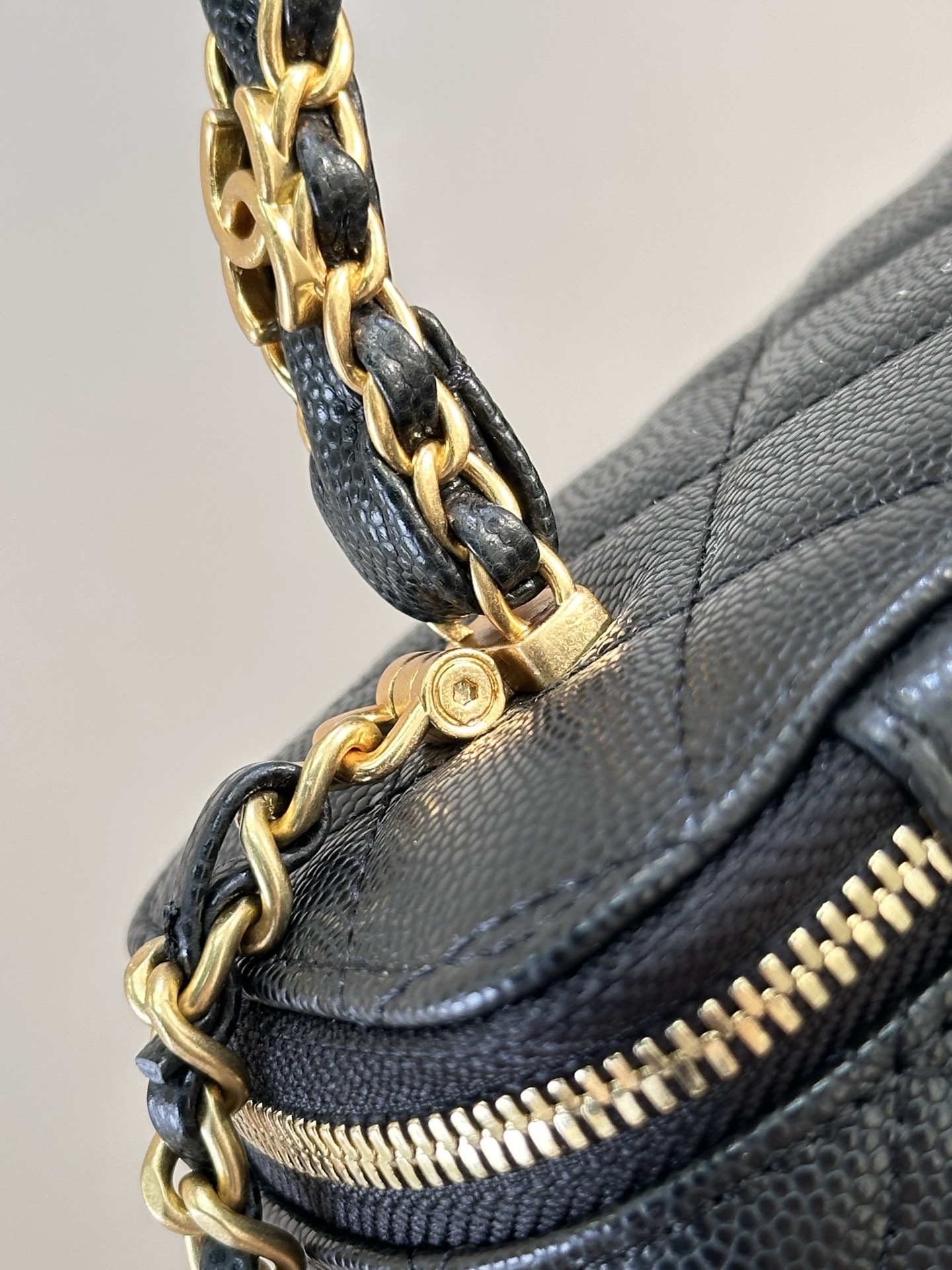 4799 手柄装饰双C标志扣超美，有链条有手柄，可斜挎可手拎，正式和休闲平衡的刚刚好
