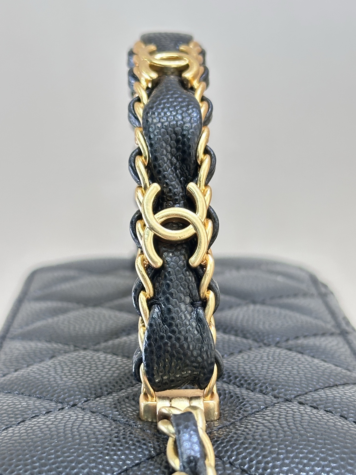 4799 手柄装饰双C标志扣超美，有链条有手柄，可斜挎可手拎，正式和休闲平衡的刚刚好
