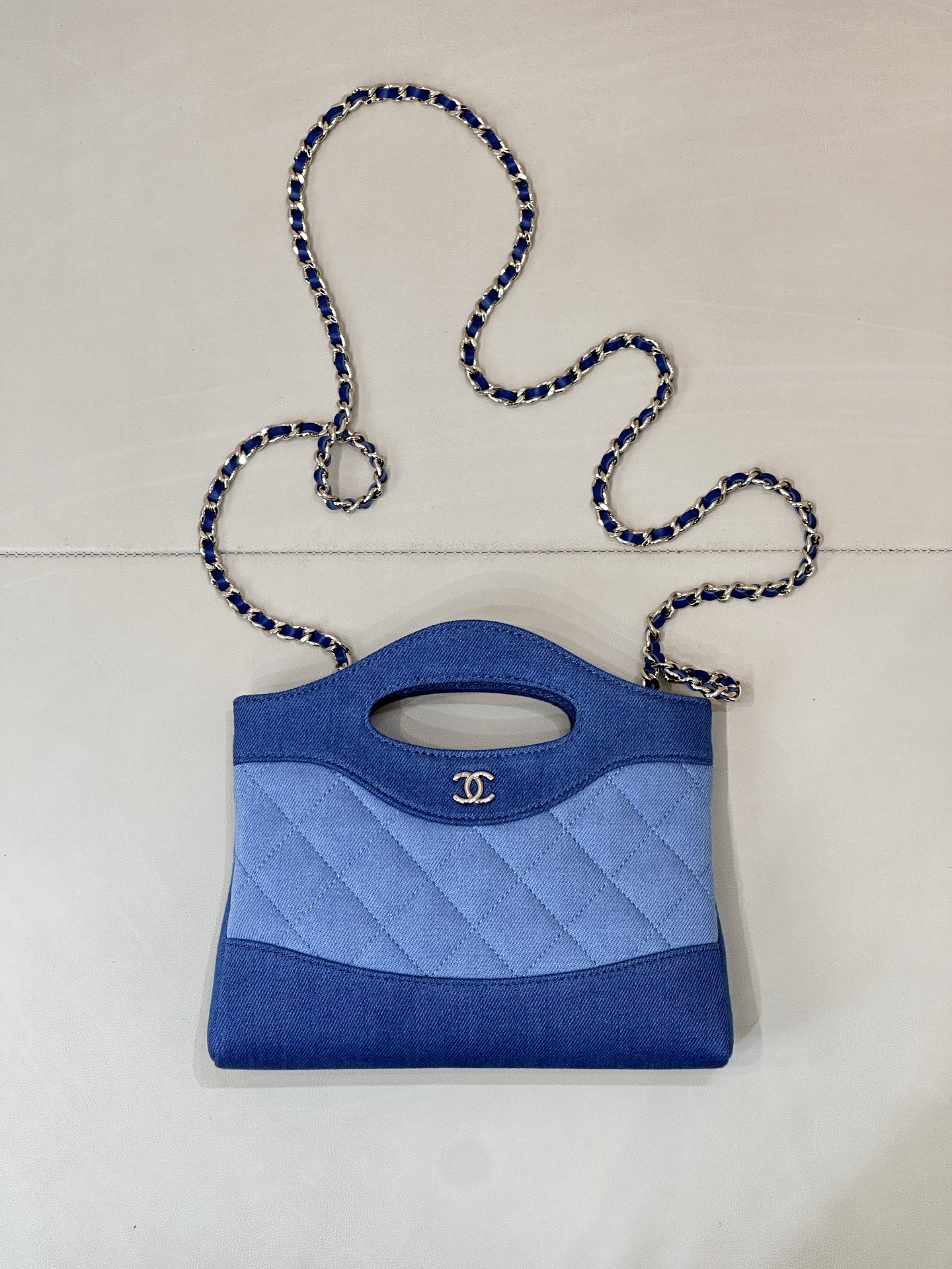 3656 La popularidad del popular 31bag mini aún no ha pasado y están por llegar nuevos colores de 26p. La versión horizo…
