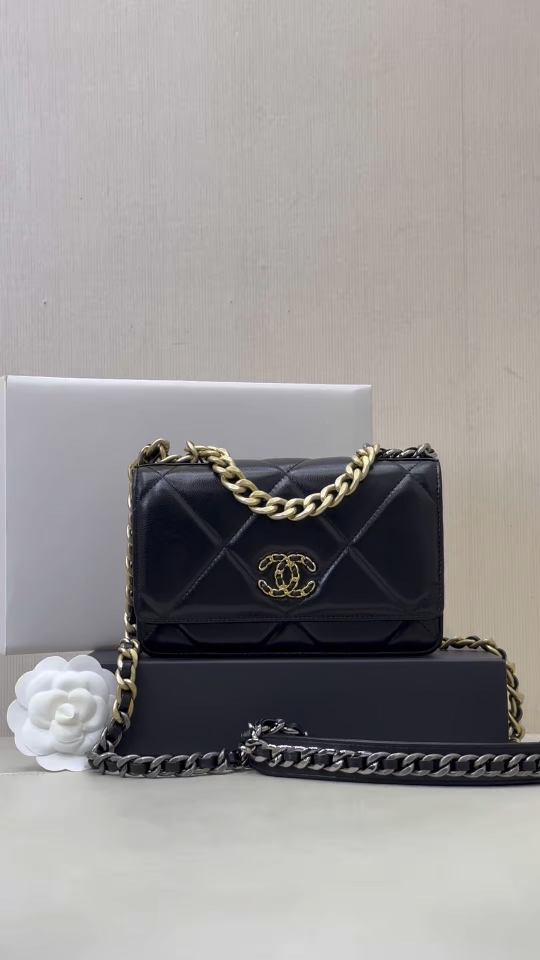 0957 ¡Vamos! ¡19bag woc ha vuelto! Es tan hermoso. ¡Creo que el modelo WOC es más refinado que el modelo clásico de 19b…