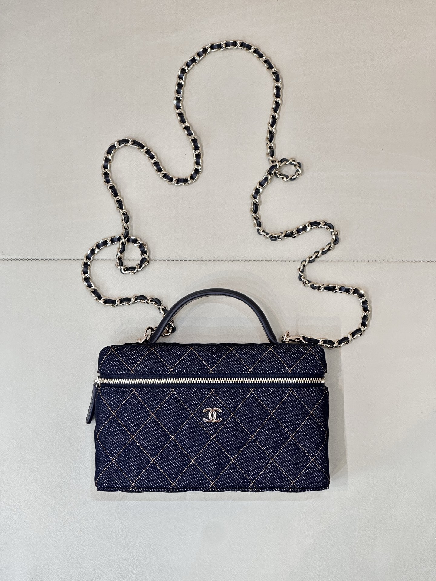 4385 26p nueva bolsa para lonchera LP con hebilla doble c de la serie denim, muy atractiva. Aunque tiene la sombra de l…