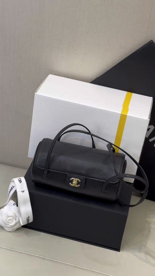6143 26P｜¡Mi corazón late en la nueva temporada! Como se esperaba del bolso cilíndrico Preppy Coco de Jenniepick