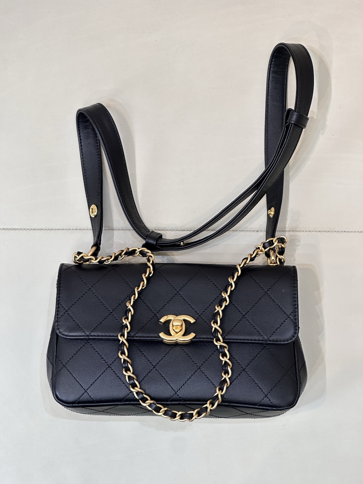 5906 CHANEL 26c bolso mensajero oculto es un modelo muy esperado. ¡Xiaoxiang no ha lanzado una versión tan retro en muc…