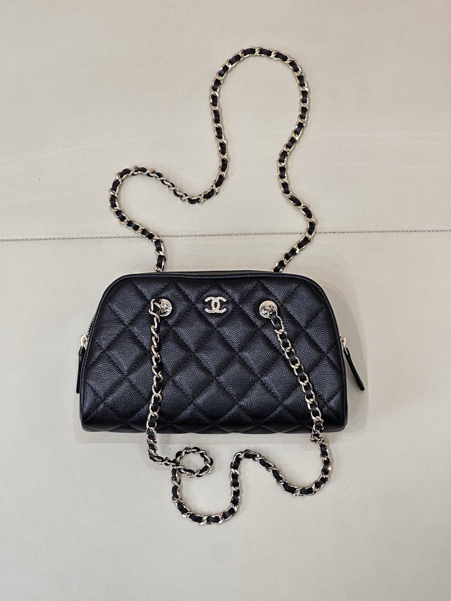 ¡5092 Chanel realmente se está volviendo loca esta temporada! ! El minibolso de mano Chanel 26pmini con cadena en oro n…
