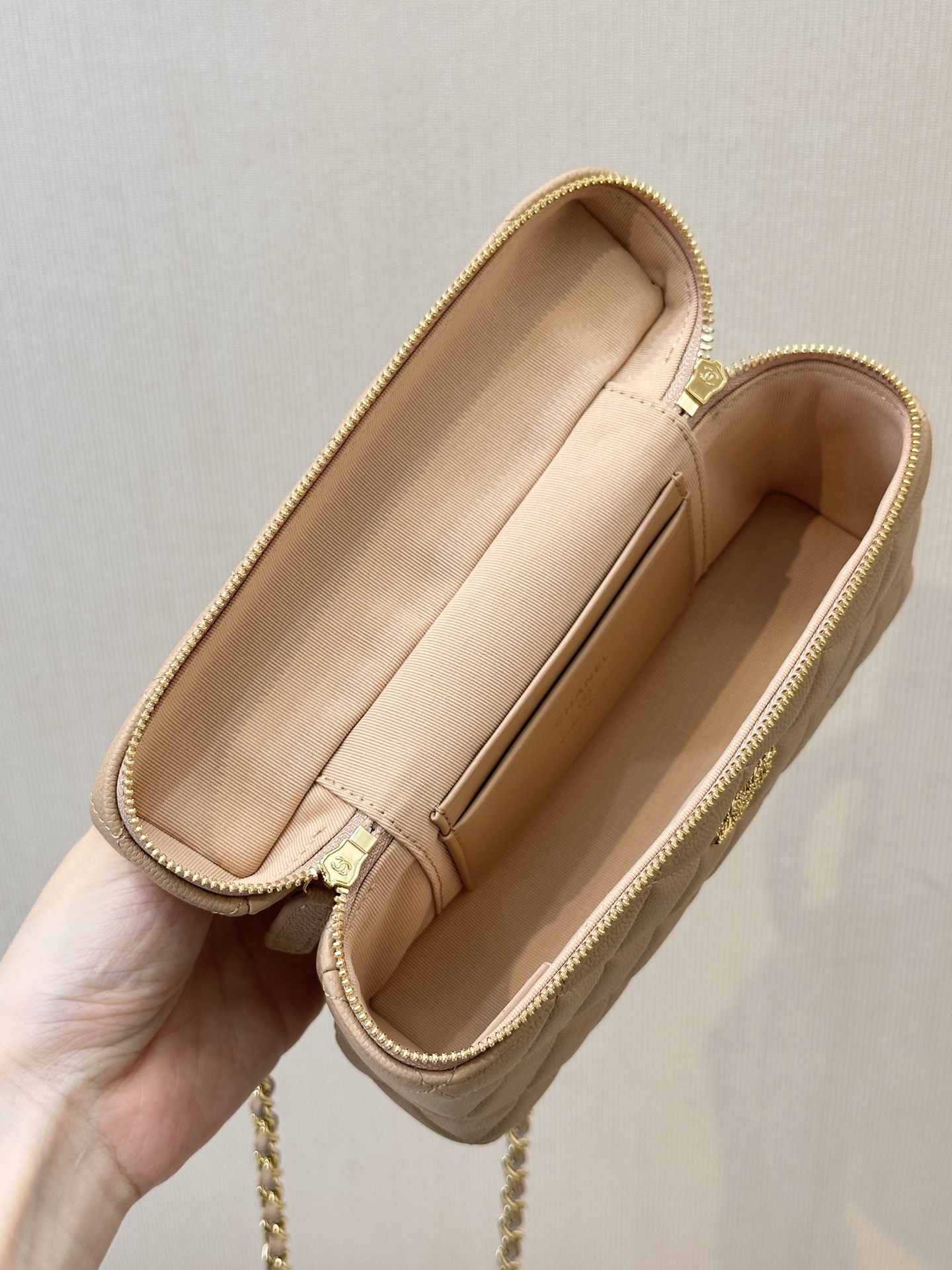 5090 ¡Los pequeños detalles dentro de este conjunto tienen una mano de obra muy exquisita! Mi misión es realizar bolsos…