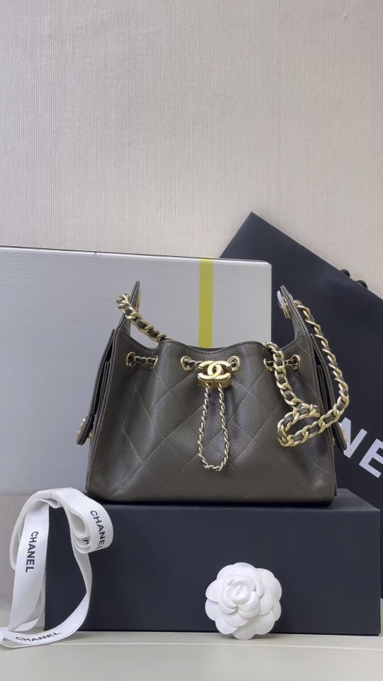 El nuevo color de 5631 CHANEL 25bag mini es realmente llamativo. El color general está directamente entre el verde y el…