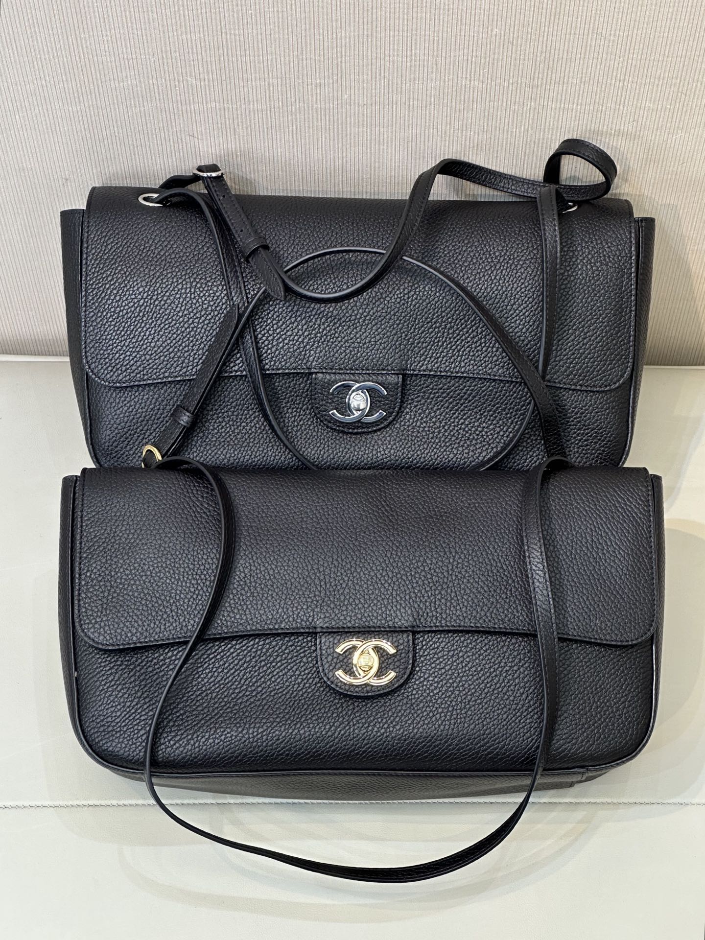 6231 Chanel 26S Nuevo bolso maxi con solapa ¡Bajo el liderazgo de Matthieu Blazy, los bolsos de Chanel han cambiado com…