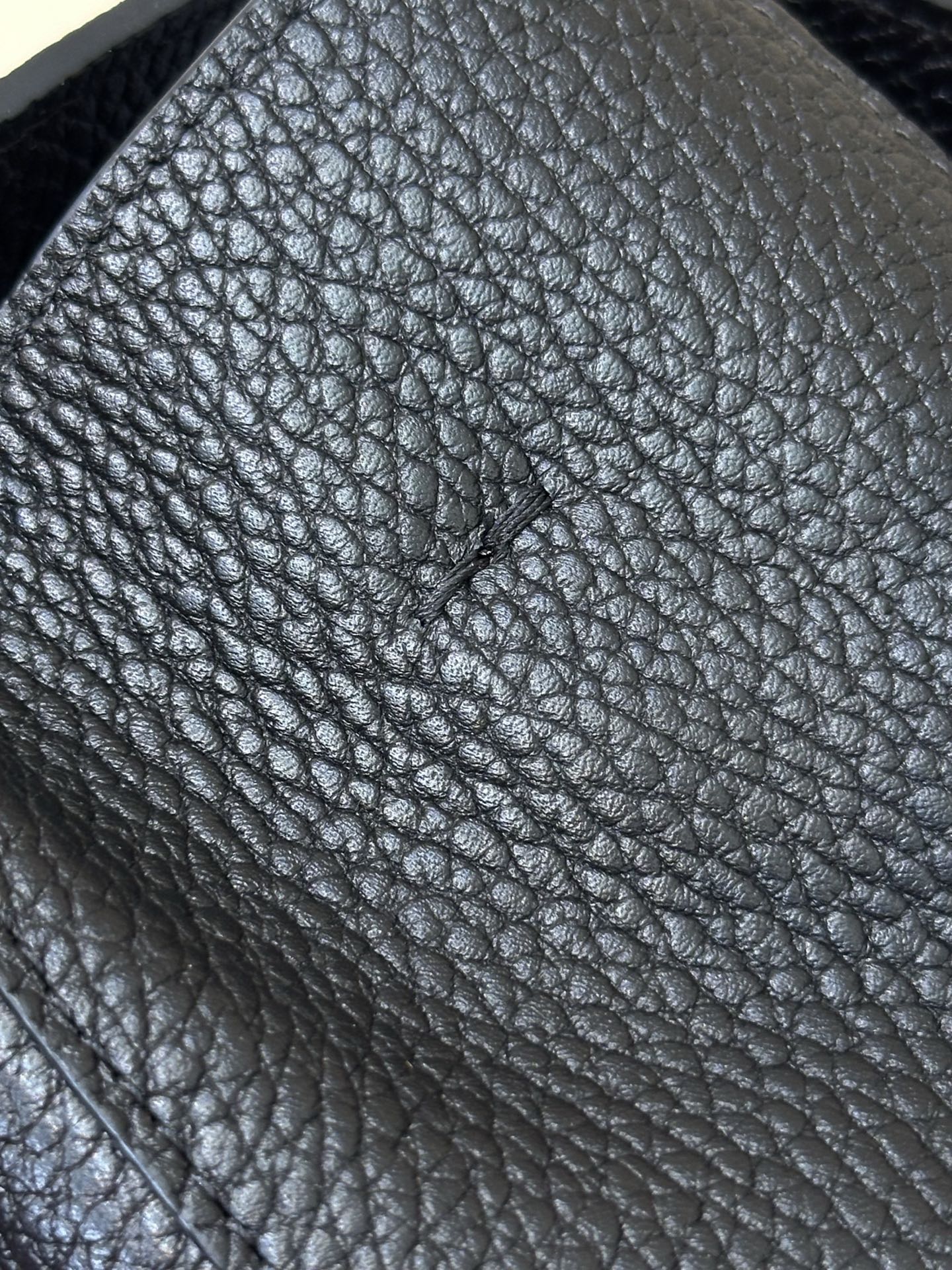6231 El cuero granulado suave y fufu tiene una textura de grano muy fino, es resistente al desgaste y antidesgaste y se…