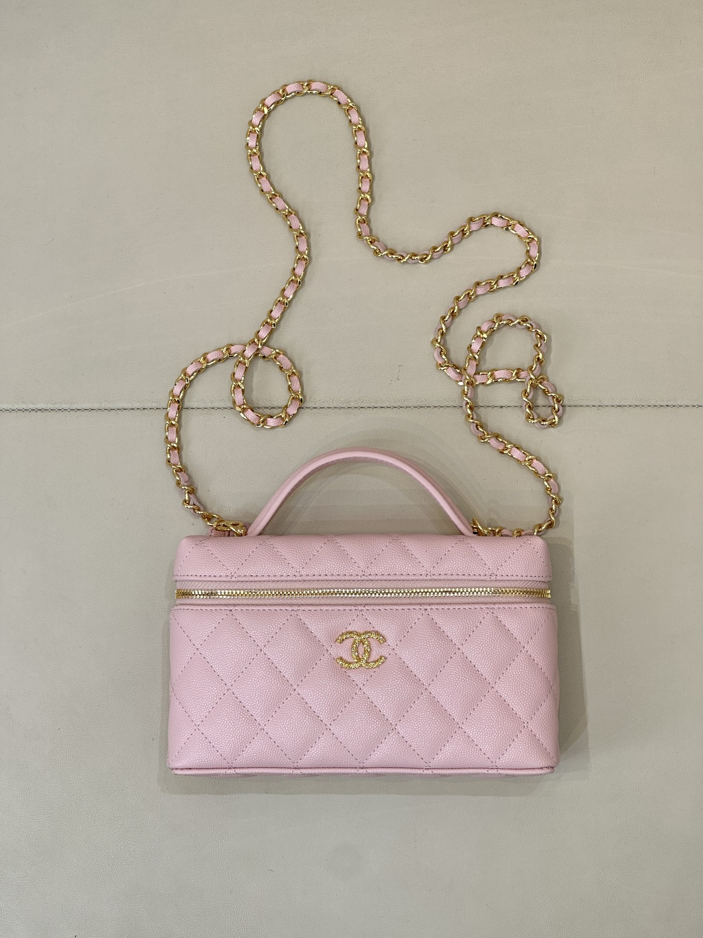 ¡La lonchera 5090 Chanel 26c Wheat Golden Buckle está aquí para salir a la calle! Los mostradores ahora venden tesoros …