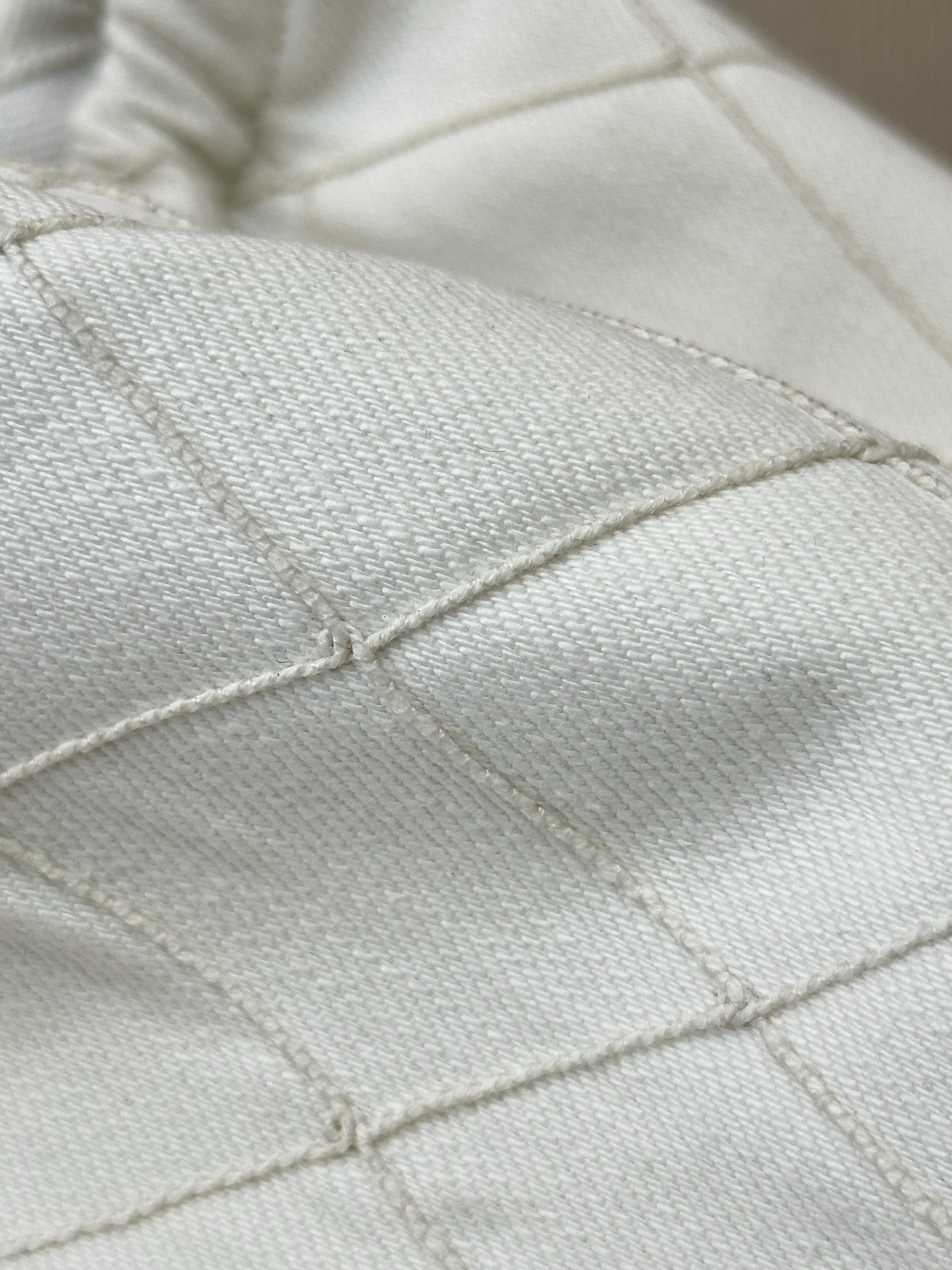 6191 Tejido principal: lona/mezclilla lavada en blanco. Este bolso está confeccionado en lona de algodón de alta densid…