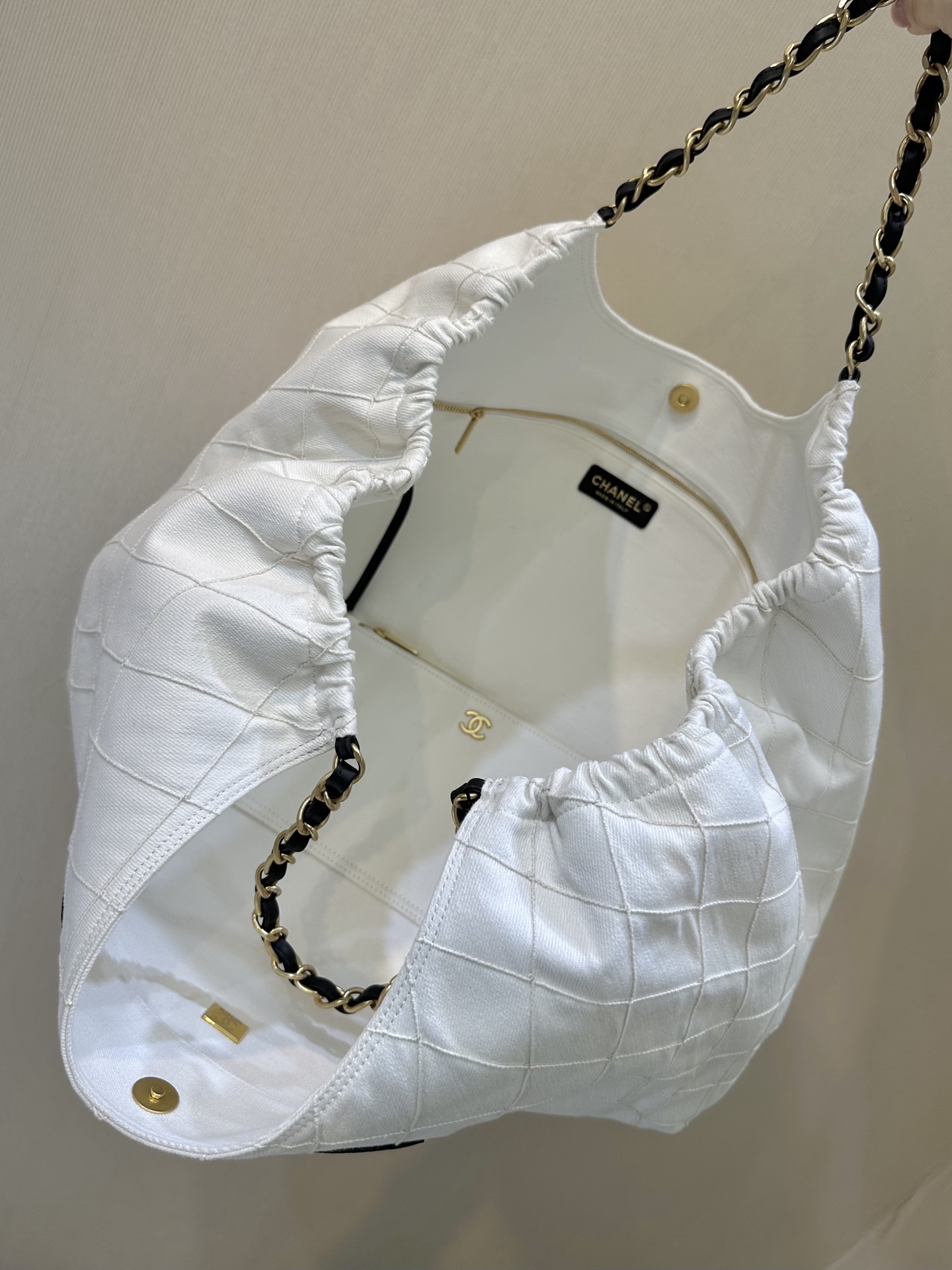 6191 Forro interior: forro de algodón agradable para la piel. El forro del bolso es de forro de algodón del mismo color…