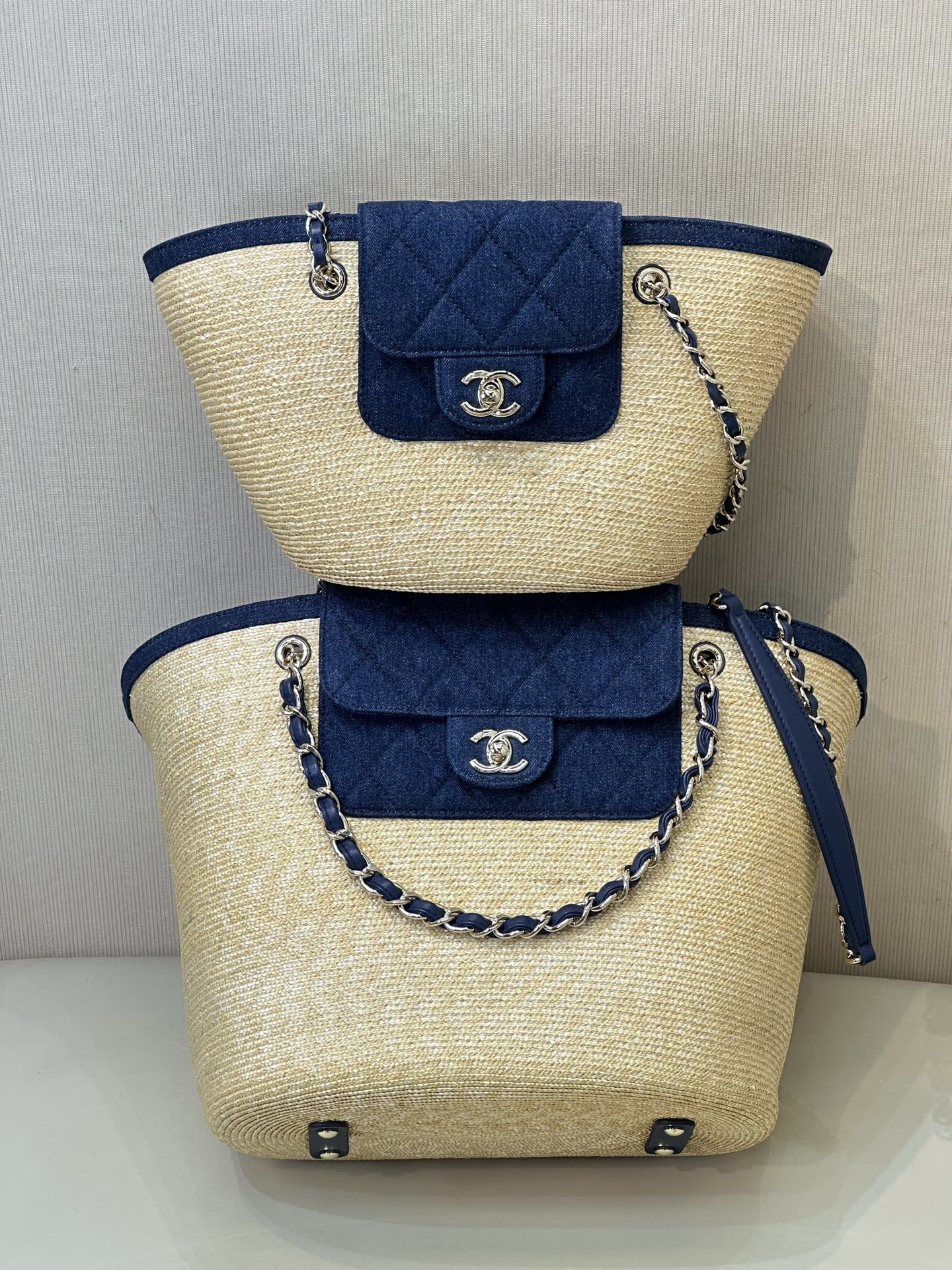 5951/5952 Chanel 26C La serie de principios de primavera está llena de estilo italiano, ¡y las vacaciones de principios…