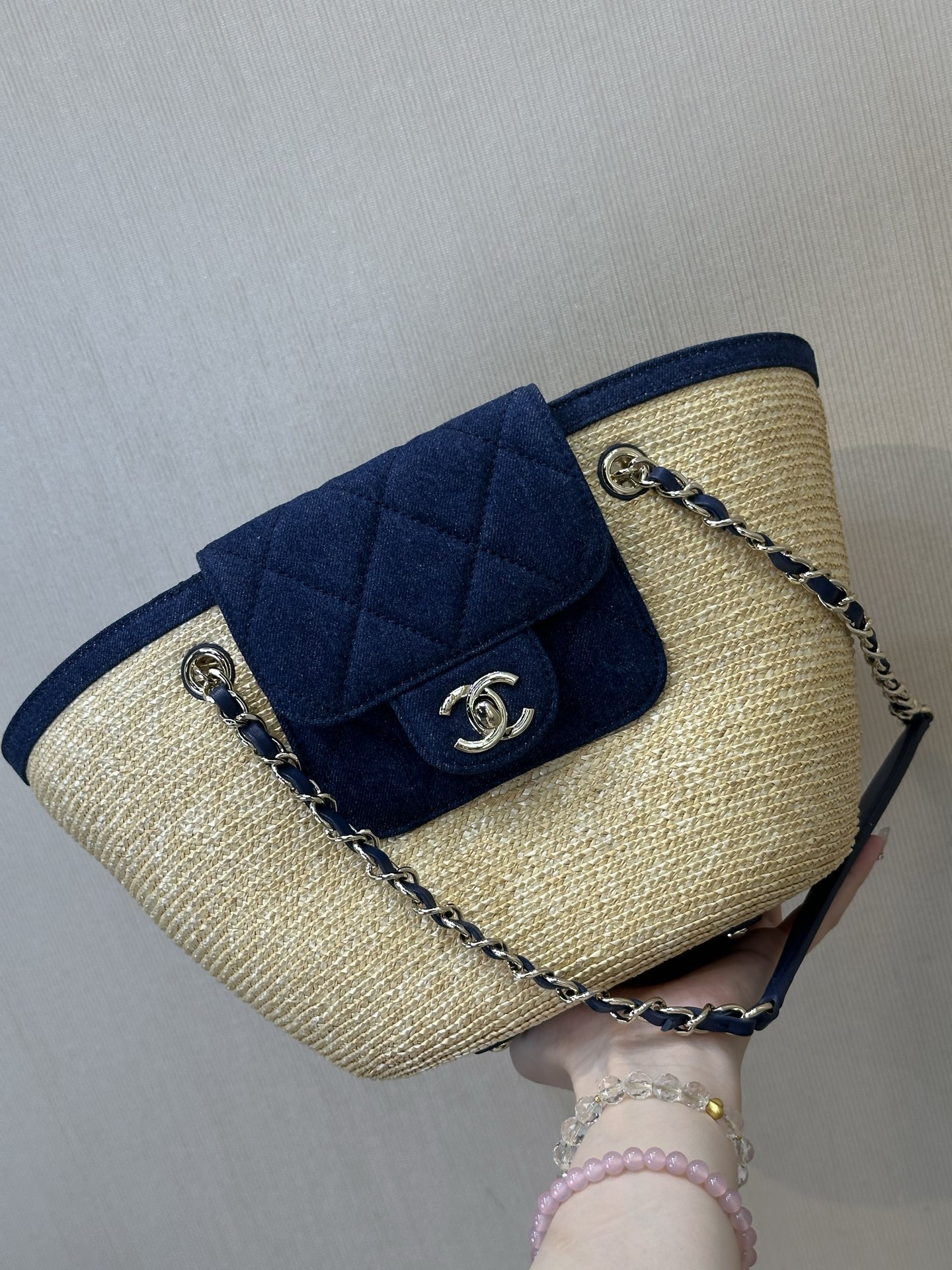 5951/5952 ¡Esta bolsa de paja te llega desde las praderas del este de África! ! ¡Cada paso tiene detalles ocultos! La h…