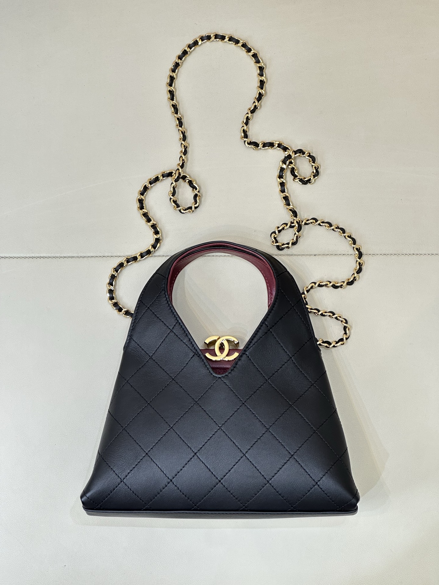 6392 Chanel 26a Bolso triangular de oro negro serie avanzada hecha a mano ¡Quien lo lleve es de alta gama! Realmente te…