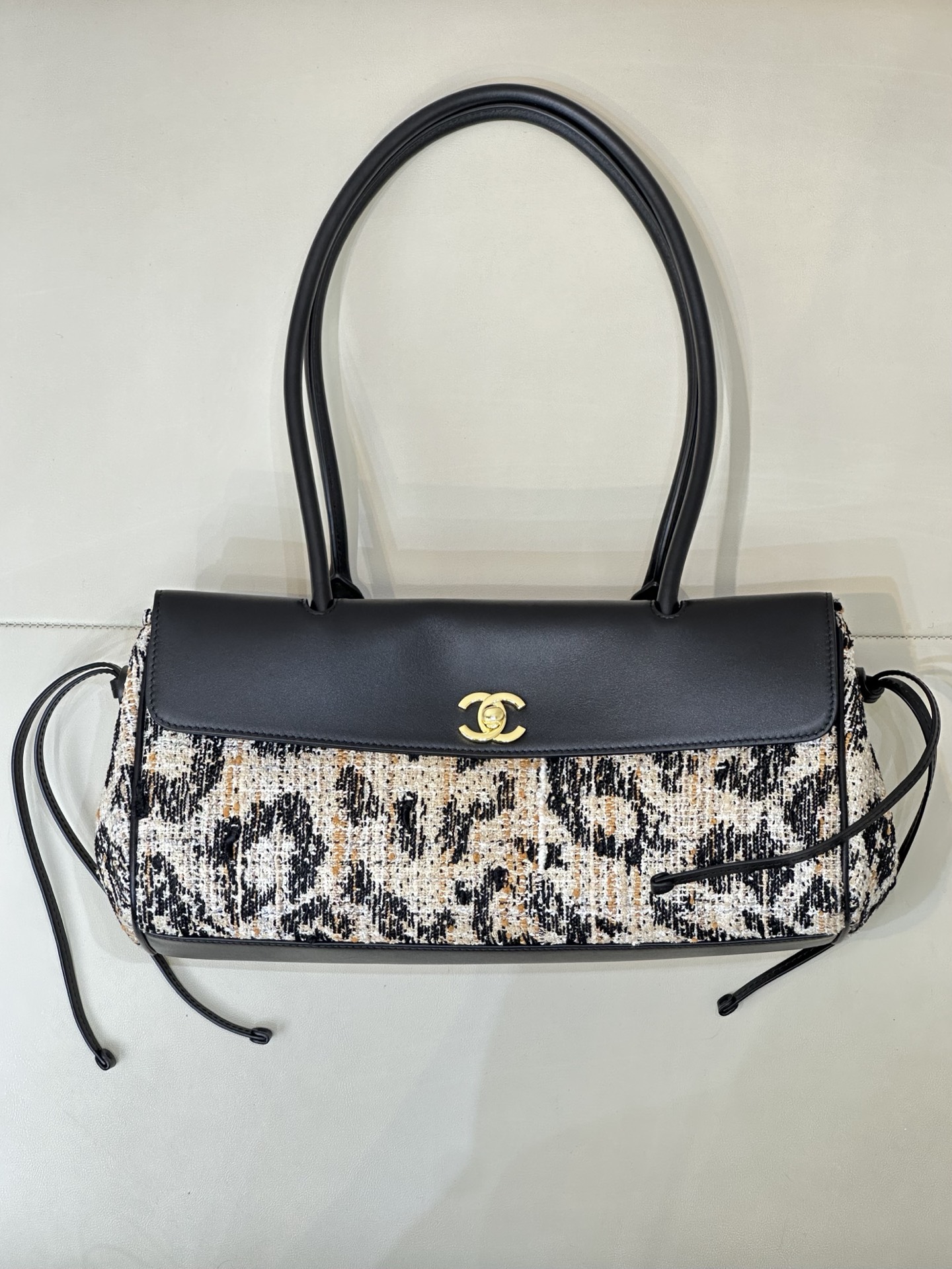 6288 Chanel26S ha lanzado muchos estilos nuevos este año. Además del bolso Preppy Coco de no hace mucho, este bolso bag…