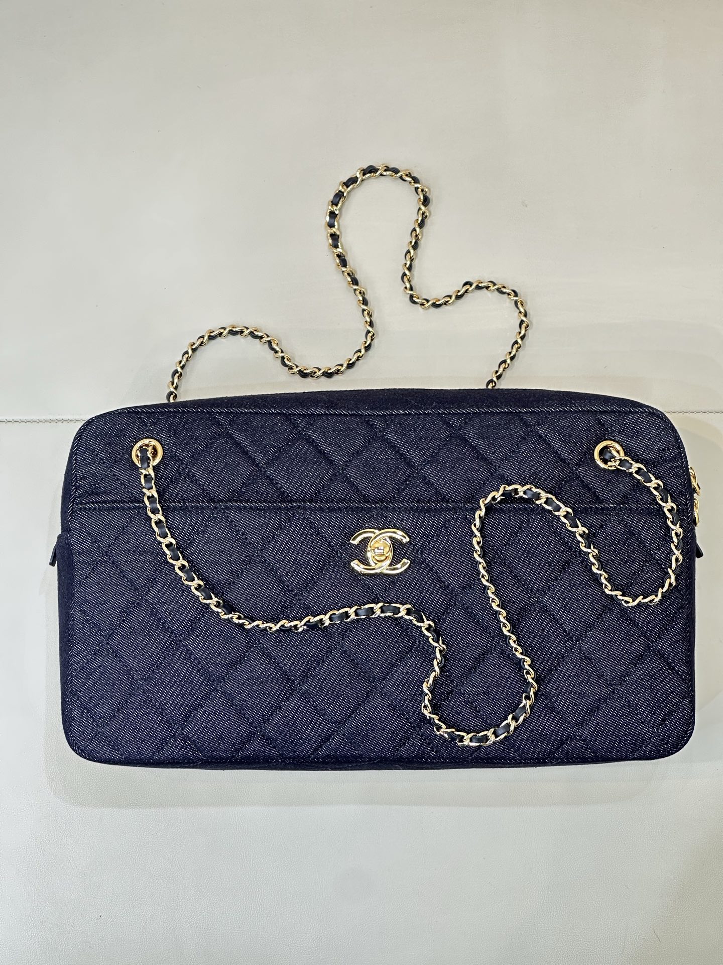 6444 ¡Hoy revisaré un bolso bowling de doble cadena para vosotras, hadas! Nuevo producto de la serie denim denim 26a. L…