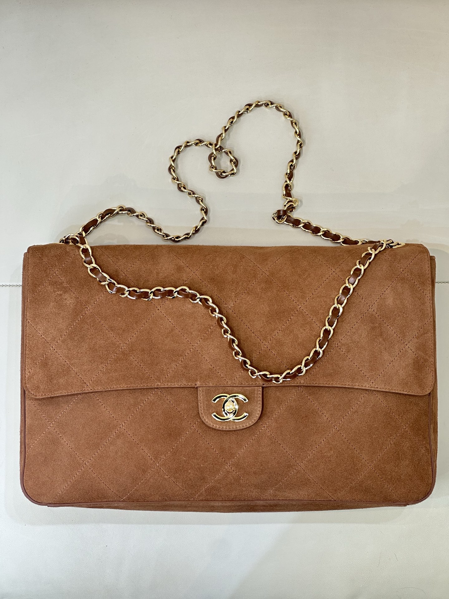 6234 ¡El recientemente popular Maxi Flap Bag tiene un nuevo modelo! La apariencia sigue siendo similar al CF súper clás…