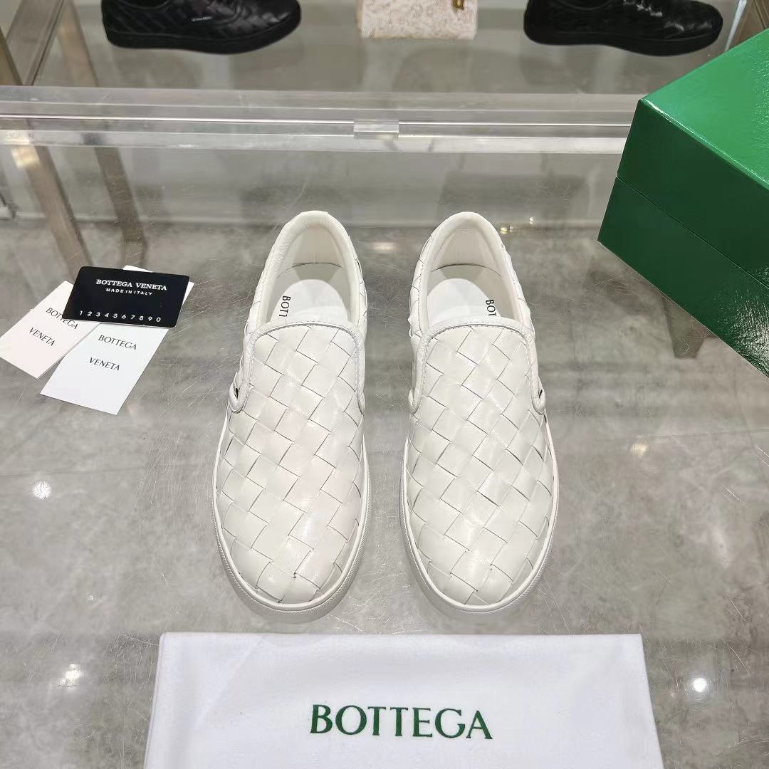 NO:351316,[BV] Top men's model Size: 39-34 (38.45 customized without return or exchange) Baodie Home Counter Synchronous model!  Round toe braided loafers!  Original board mold opening and large bottom!  1 to 1 replica!  The comfortable slippers that can be worn all year round are blessed. They are made of imported top-layer sheepskin high-quality sheepskin, imported sheepskin, luxury leather soles [rose] [rose]. Bottega Veneta is an Italian luxury brand. It is made of traditional Italian leather craftsmanship.,,bottega Veneta,bottega Veneta,bottega Veneta,loafers,sheepskin,sheep,Leather soles19860909【BV】顶级男款Size: 39-34（38.45定做不退换） 葆蝶家 专柜同步款！圆头编织乐福鞋！原板开模大底！1比1复刻！小脚有福了一年四季都可以穿的舒适便鞋,采用进口头层羊皮上等羊京皮,进口羊皮里,奢侈真皮大底[玫瑰][玫瑰],Bottega Veneta是意大利奢侈品牌.采用传统意大利皮革工艺制造.,,bottega veneta,bottega veneta,bottega veneta,loafers,sheepskin,sheep,Leather soles,Men's shoes