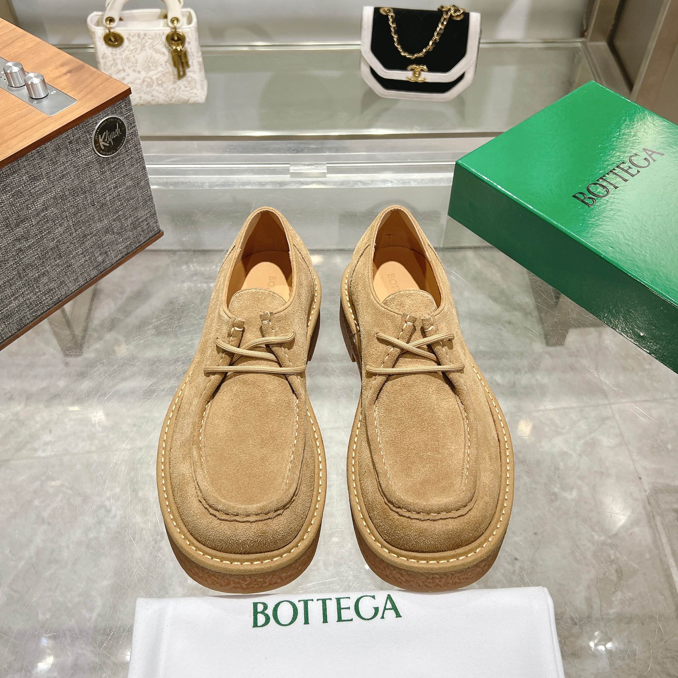 NO:574667,[BV] Top couple size: 35-44 (female 40, male 38 45, custom-made, non-refundable) Bottega Veneta classic Bottega Veneta counter model!  Big square head!  Strappy deep-mouth shoes!  Reproduction of the original board!  The feet are super domineering!  Original molded outsole!  High-grade mercerized cow velvet!  Solid color Niuli!  !  ,,bottega veneta,bottega veneta,bottega veneta19860909【BV】顶级情侣款Size: 35-44（女40.男38 45 定做不退换） 葆蝶家Bottega Veneta经典 葆蝶家 专柜款！大方头！绑带深口鞋！原板复刻！上脚超级霸气！原板开模大底！高级丝光牛绒！固色牛里！！,,bottega veneta,bottega veneta,bottega veneta,Men's shoes
