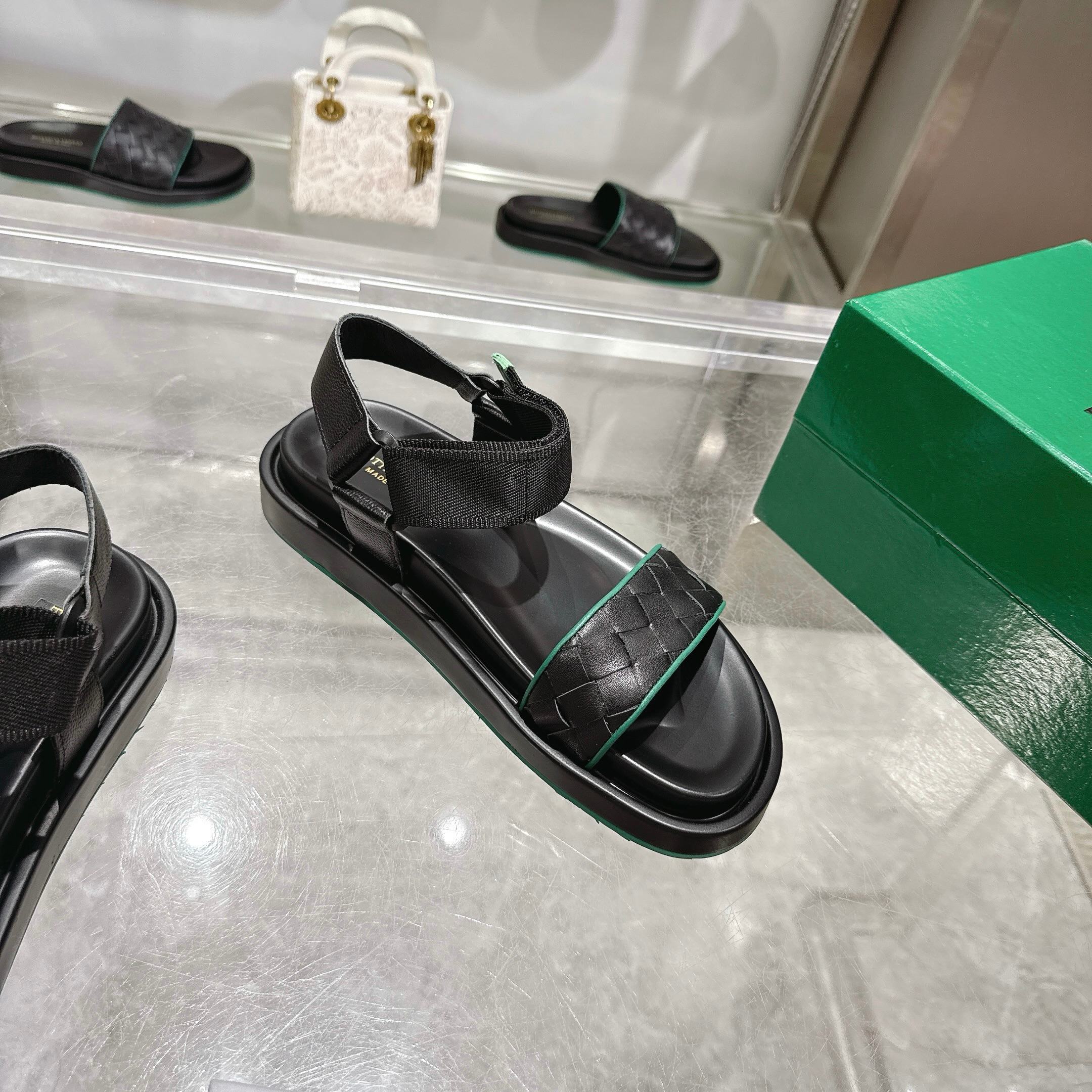 Introducing New Tweezers: Big, Thick, Cool, Cozy Design for Precision Grooming. - 图片 5