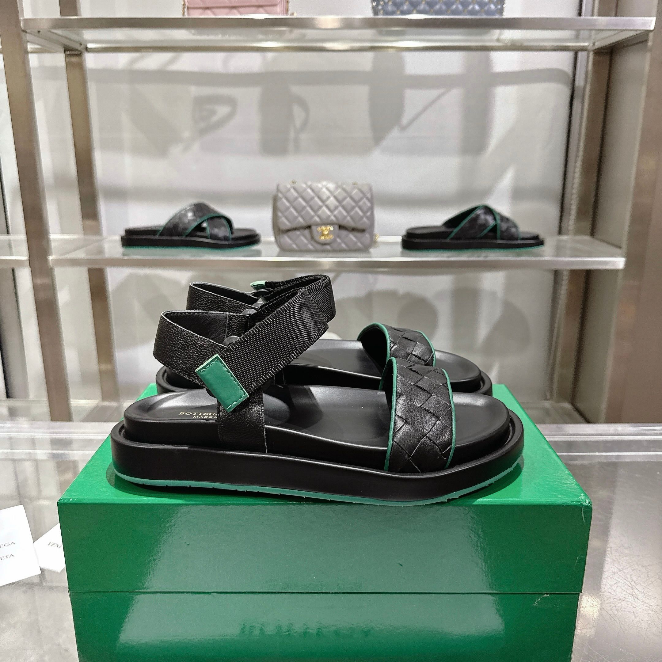 Introducing New Tweezers: Big, Thick, Cool, Cozy Design for Precision Grooming. - 图片 3