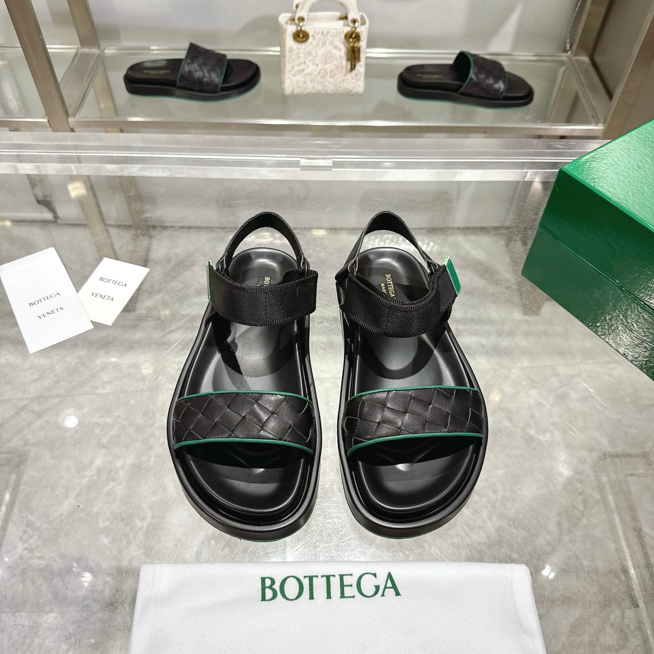 NO:277926,【BV】Top Couple Model Size: 39-44 (38 45 Custom made without return) Baodiejia Bottega Veneta classic new woven flat sandals! 超大双层厚底！ 又酷又舒服！ 大格子编织！ 大方得体！  , bottega veneta, bottega veneta, bottega veneta, sandals19860909【BV】顶级情侣款Size: 39-44（38 45 定做不退换） 葆蝶家Bottega Veneta经典新款编织平底凉鞋！超大双层厚底！又酷又舒服！大格子编织！大方得体！,,bottega veneta,bottega veneta,bottega veneta,sandals,Men's shoes