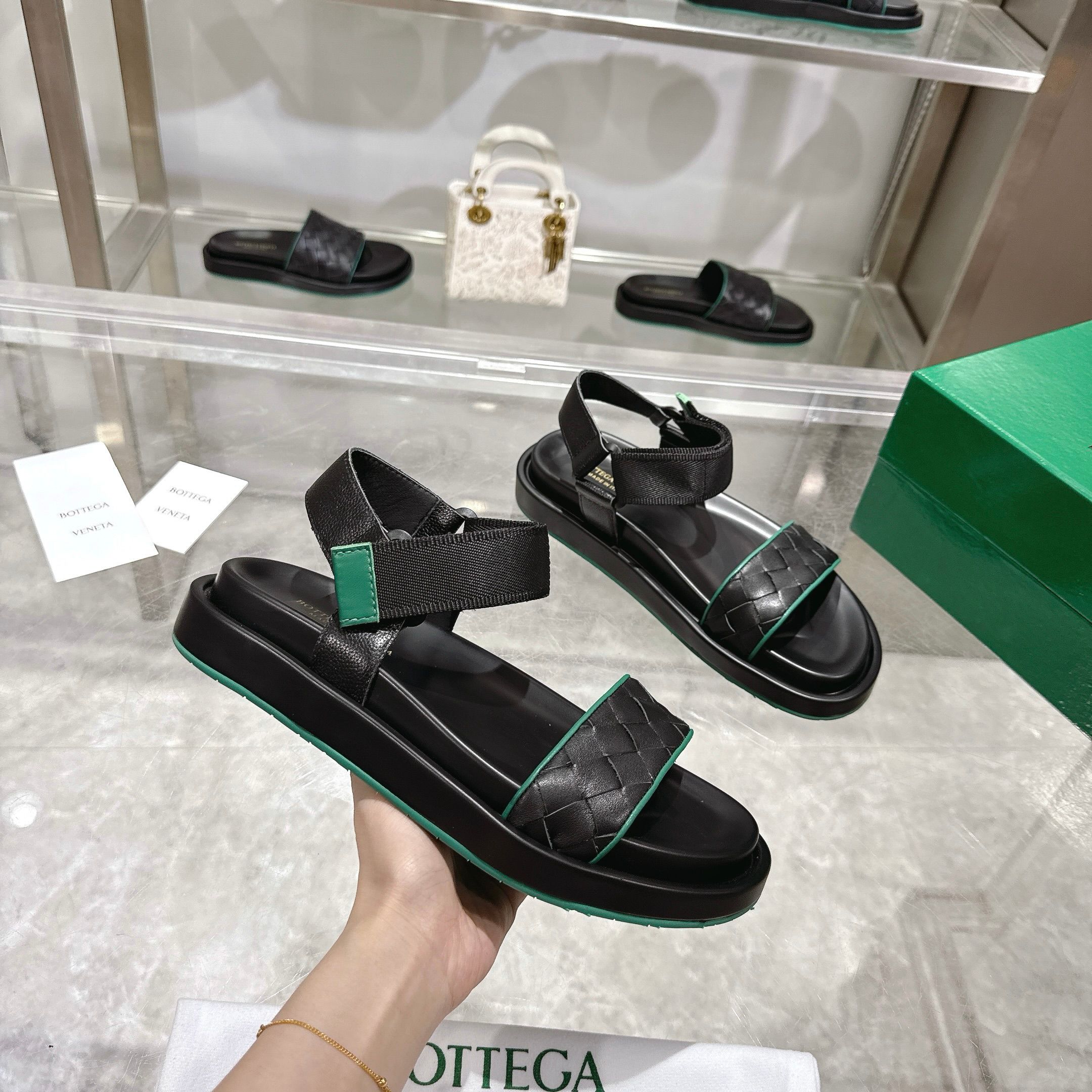 Introducing New Tweezers: Big, Thick, Cool, Cozy Design for Precision Grooming. - 图片 7