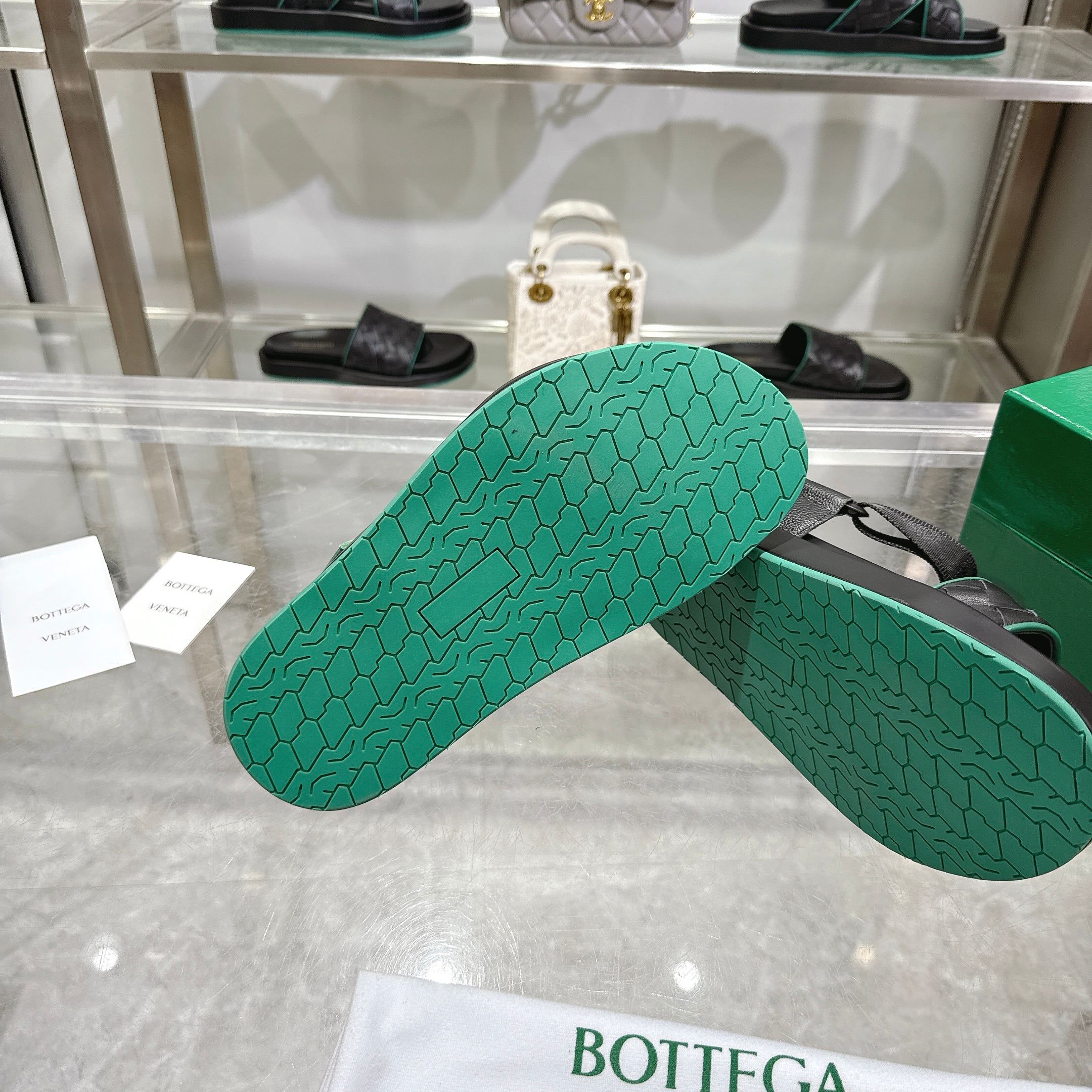 Introducing New Tweezers: Big, Thick, Cool, Cozy Design for Precision Grooming. - 图片 9