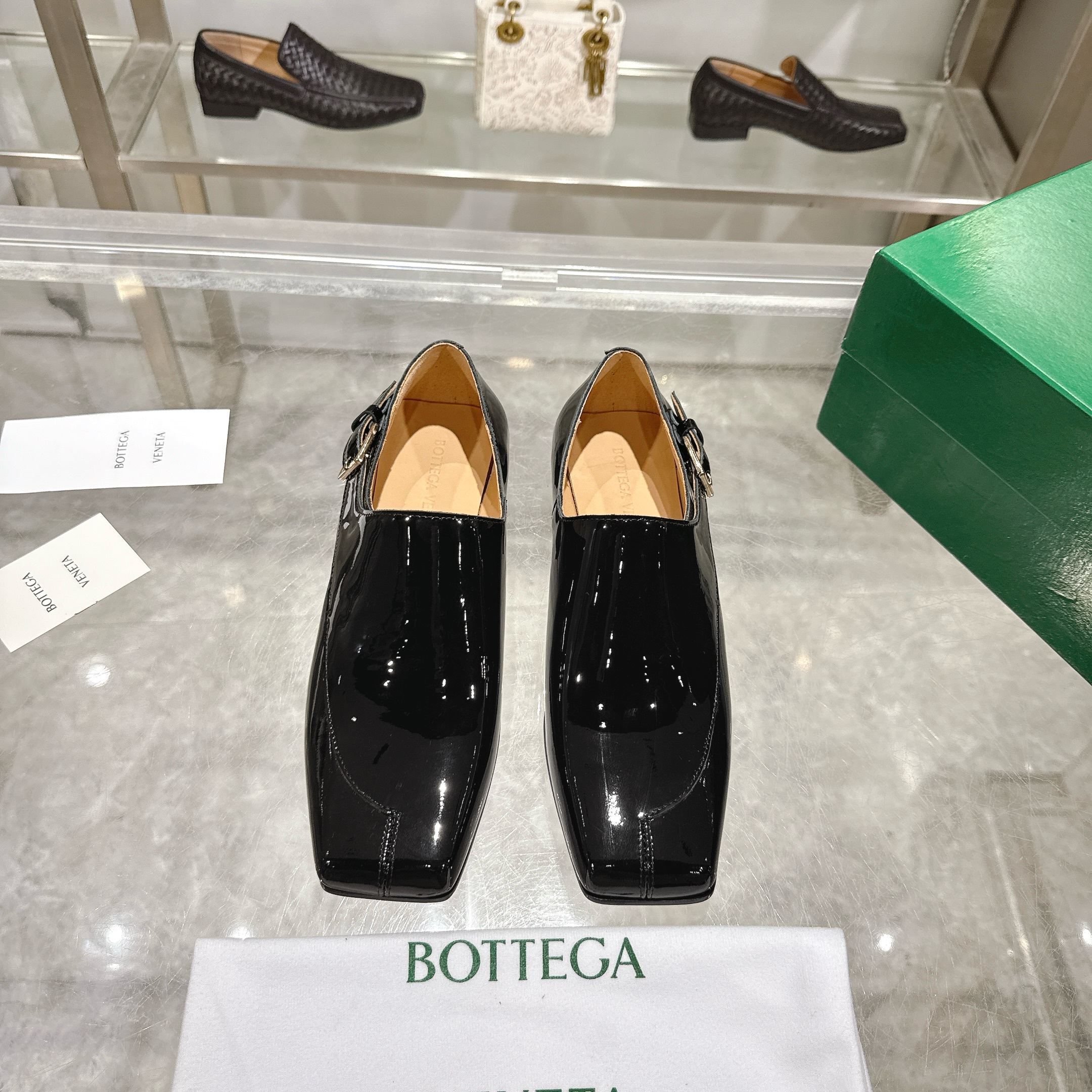 NO:351351,[BV] Top Couple Model, Size: Women 35-39 Men 39--44 (Female 40.41. Men 38. 45 Order No Returns) Baodie Family 2025 Autumn Counter Synchronous Couple Model Bottega Veneta Square-toe Low Heel Shoes Mixed Breed Sheep Weaving!  Patent leather matching!  Low-key and luxurious, solid color!  Genuine leather sole!  [Rose][Rose]!  Pure hand-woven, operation, and replicate the original board one to one!  quality assurance!  , bottega veneta, bottega veneta, bottega veneta, Leather soles19860909【BV】顶级 情侣款,Size:女35-39男39--44（女40.41. 男38. 45 订不退换） 葆蝶家2025秋季专柜同步情侣款 Bottega Veneta方头低跟鞋混种羊编织！漆皮配搭！低调奢华,固色牛里！真皮大底！[玫瑰][玫瑰]！纯手工编织,操作,原板一比一复刻！质量保证！,,bottega veneta,bottega veneta,bottega veneta,Leather soles,Men's shoes