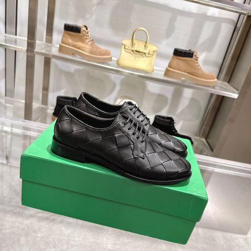 Bottega Veneta Woven Leather Oxford Shoes - Round Toe, Autumn 2025 1 Bottega Veneta Woven Leather Oxford Shoes - Round Toe, Autumn 2025