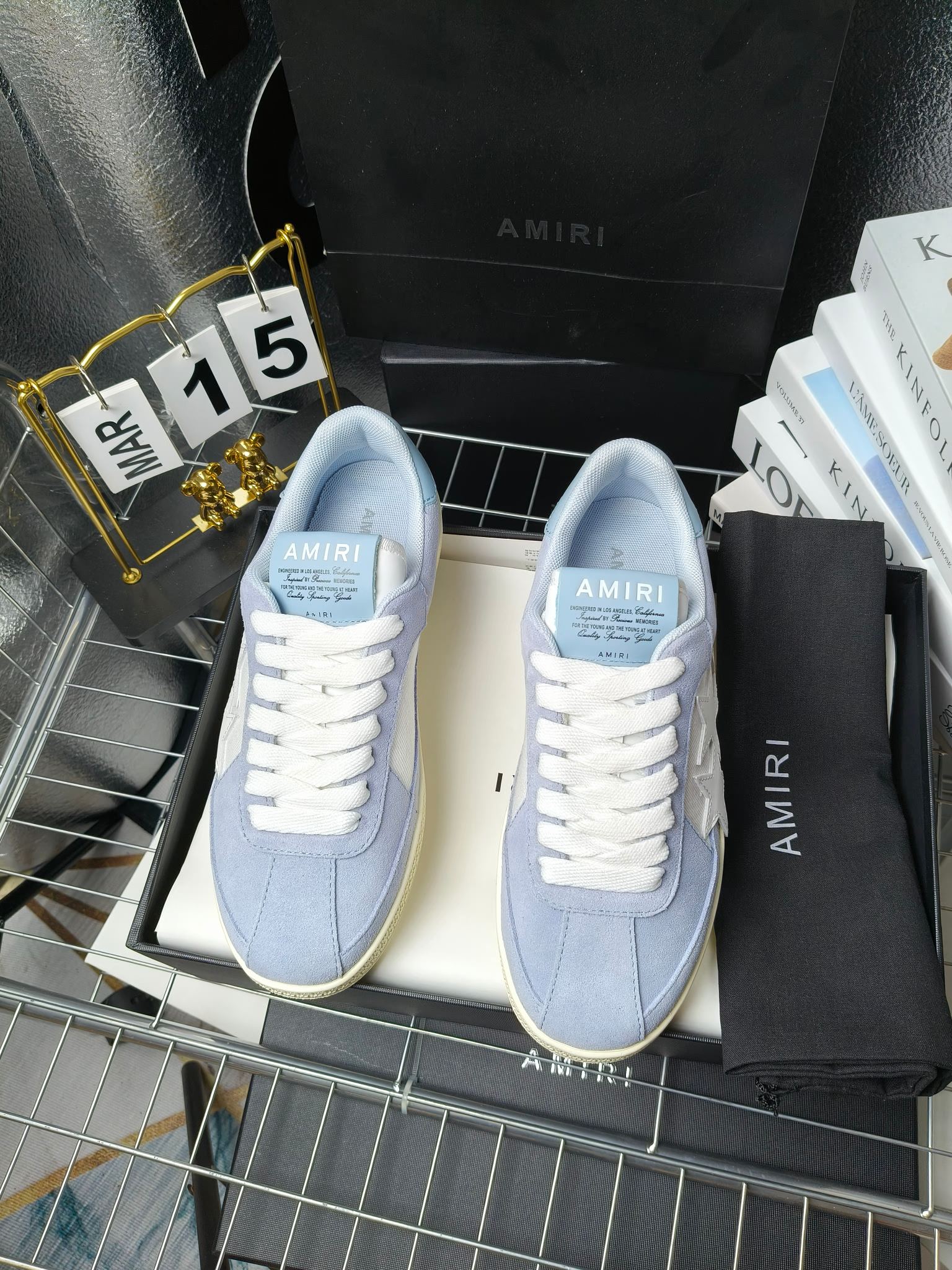 AMIRI
埃米尔24SS新款休闲,
经典的鞋身LOOGO标志,让流行元素和品牌融🎊🎊为一体让时尚更为耀眼。💰鞋面采用经典配色进行拼接打造层次感。牛皮和磨砂皮搭配质感也非常规!💙橡胶发泡多层次多种颜色💥的组合让更轻巧脚感更舒适,🎉🎉🎉各明星 博主 网红推荐款,🚵🏻逛街 聚会 旅游必不可少的一款。
码数:女款35—40(41订做不退换)
男款 38—45(46订做不退换)
p230