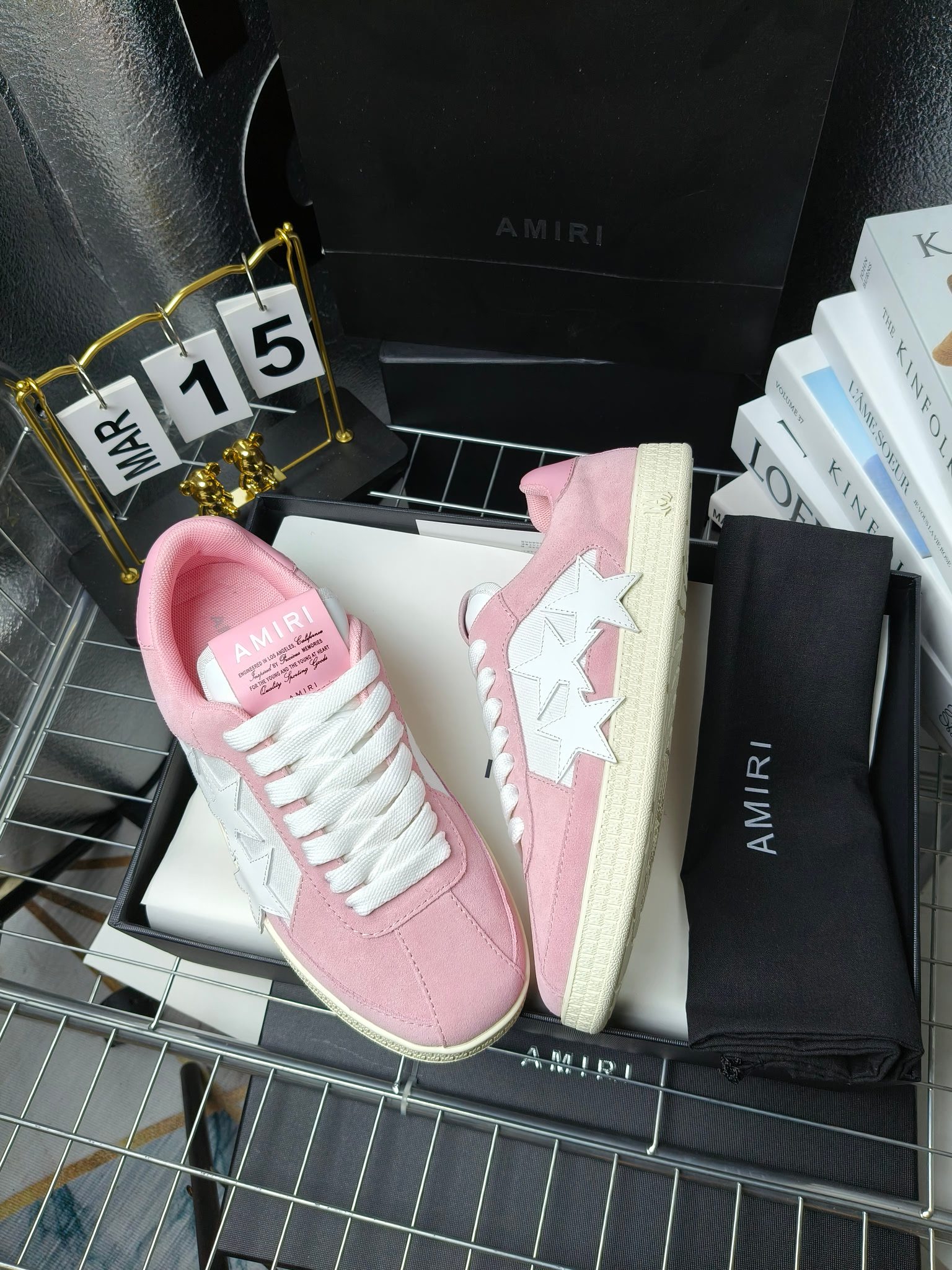 AMIRI
埃米尔24SS新款休闲,
经典的鞋身LOOGO标志,让流行元素和品牌融🎊🎊为一体让时尚更为耀眼。💰鞋面采用经典配色进行拼接打造层次感。牛皮和磨砂皮搭配质感也非常规!💙橡胶发泡多层次多种颜色💥的组合让更轻巧脚感更舒适,🎉🎉🎉各明星 博主 网红推荐款,🚵🏻逛街 聚会 旅游必不可少的一款。
码数:女款35—40(41订做不退换)
男款 38—45(46订做不退换)
p230